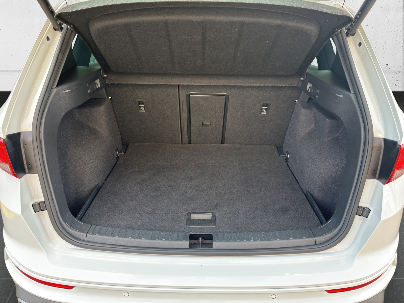 SEAT Ateca 1.5 TSI EVO DSG FR mit AHK, Winterräder & fortl. Werksgarantie-image-7