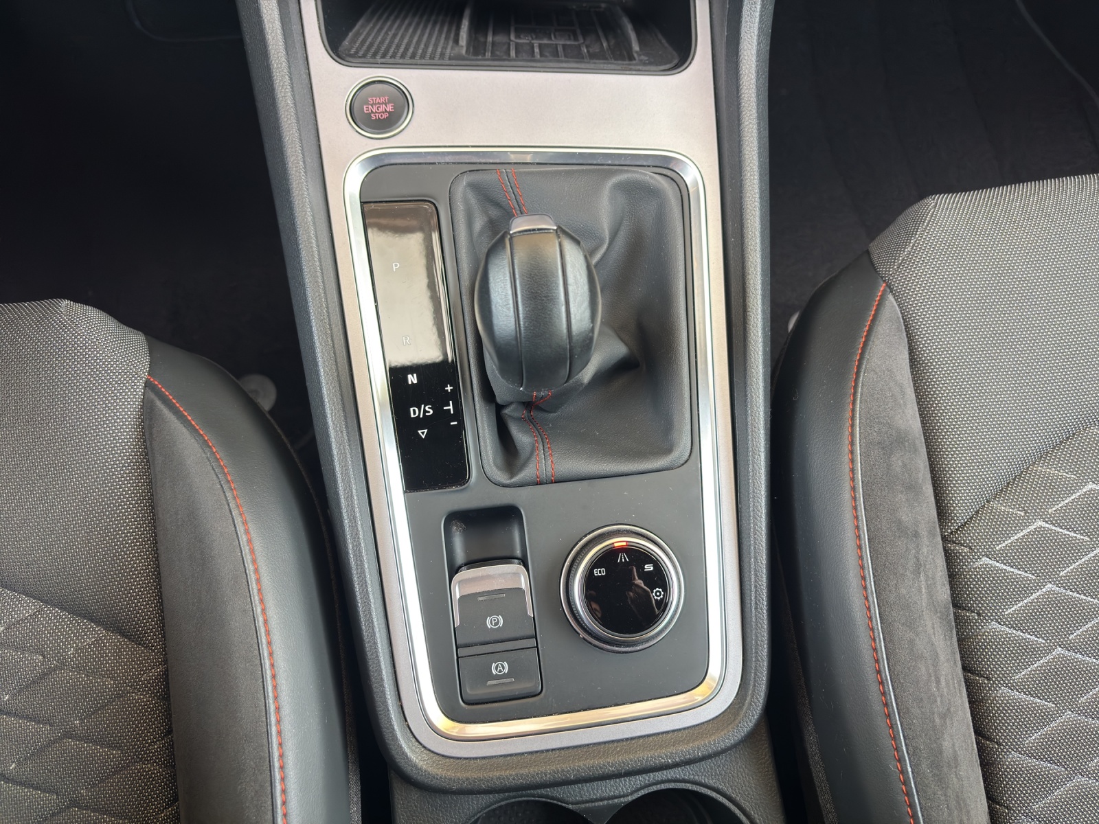 SEAT Ateca 1.5 TSI EVO DSG FR mit AHK, Winterräder & fortl. Werksgarantie-image-19