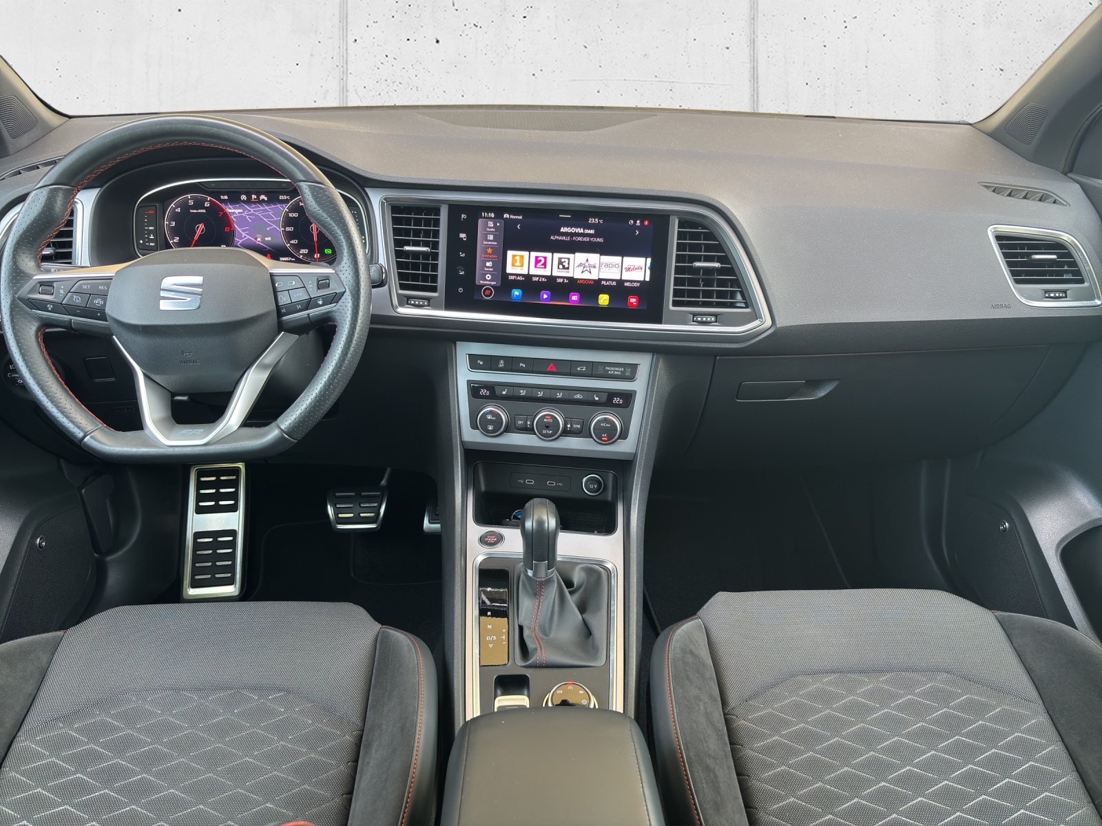 SEAT Ateca 1.5 TSI EVO DSG FR mit AHK, Winterräder & fortl. Werksgarantie-image-12