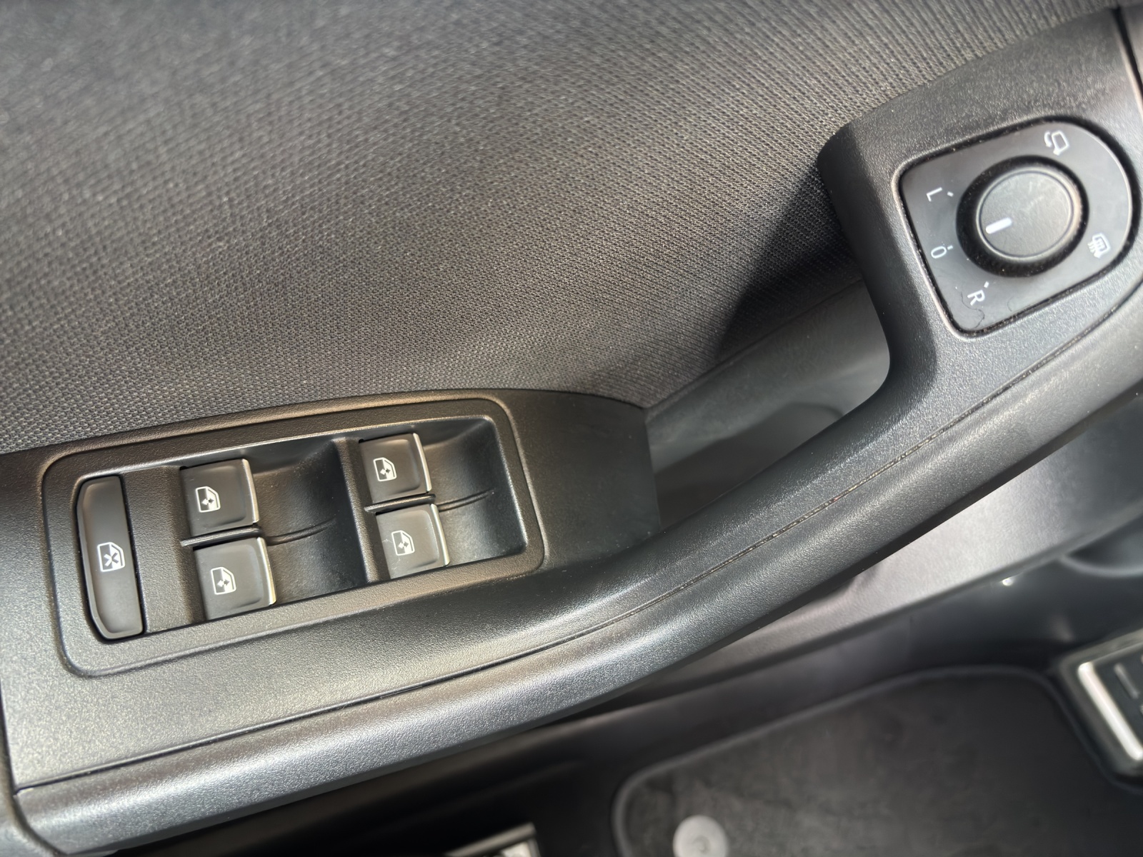 SEAT Ateca 1.5 TSI EVO DSG FR mit AHK, Winterräder & fortl. Werksgarantie-image-31