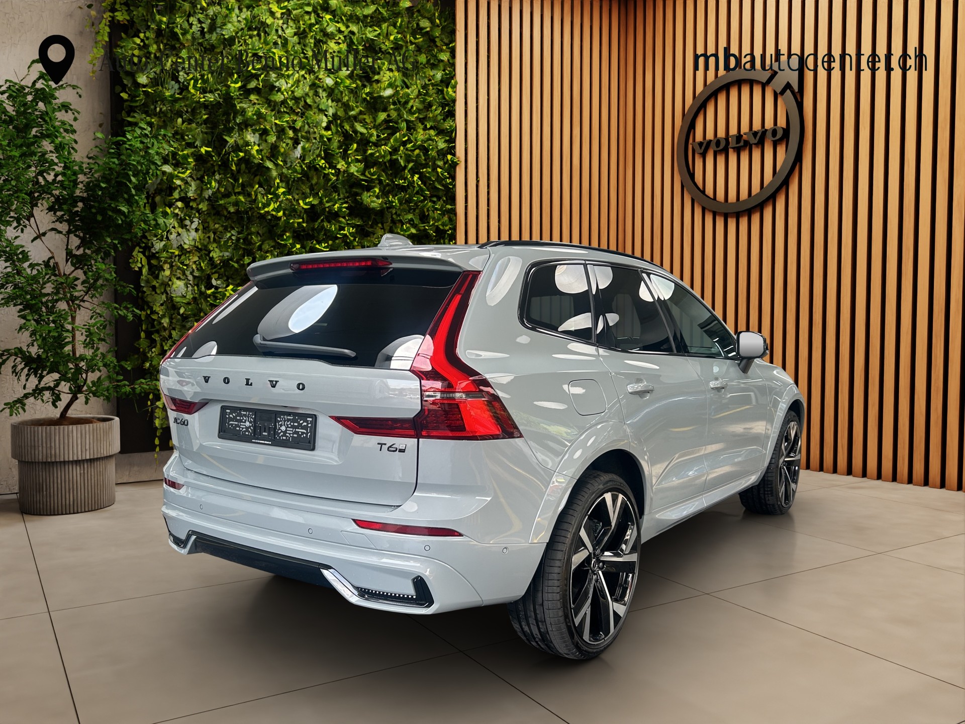 VOLVO XC60 2.0 T6 TE Black Edition eAWD-image-4