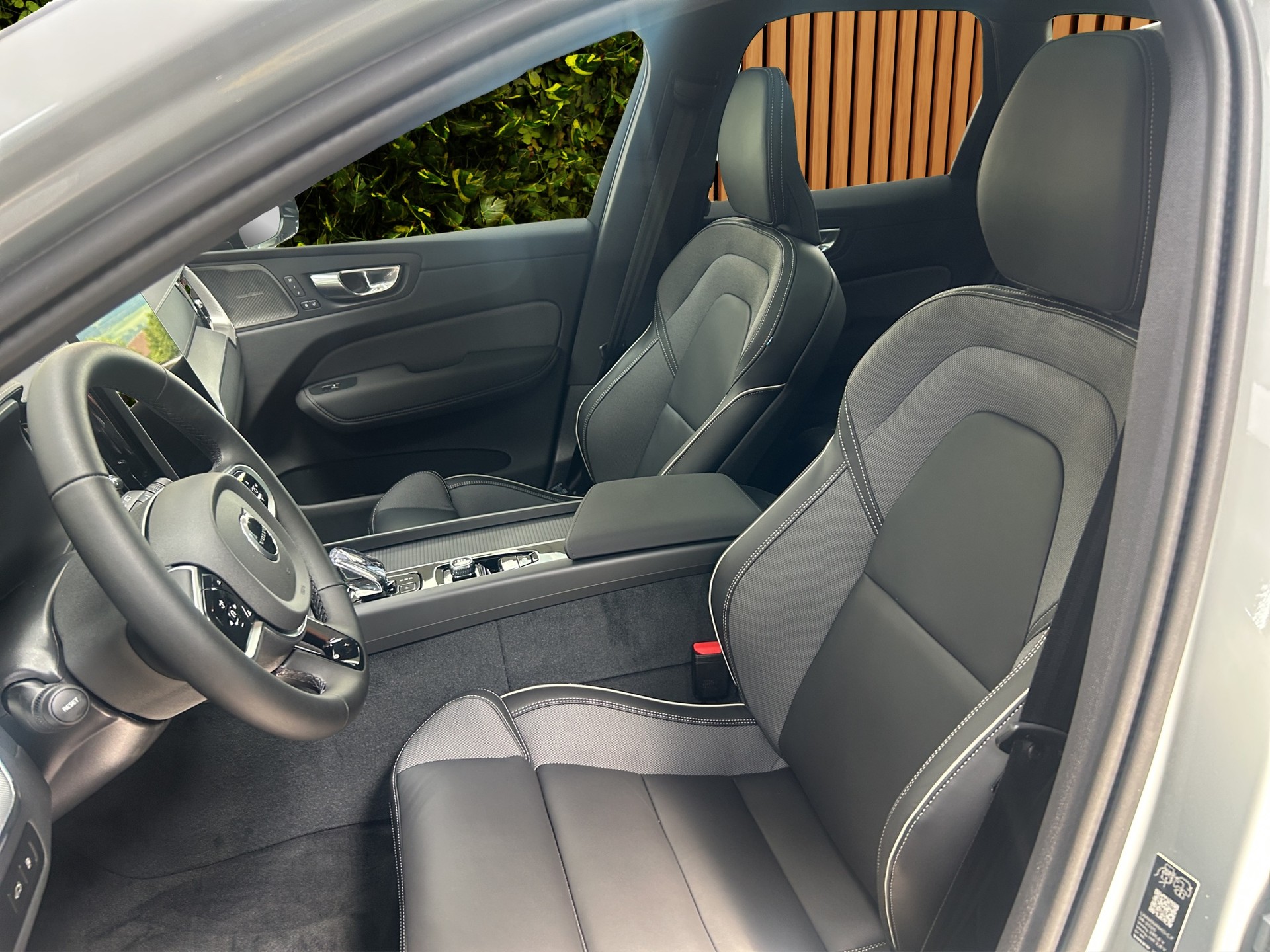 VOLVO XC60 2.0 T6 TE Black Edition eAWD-image-8