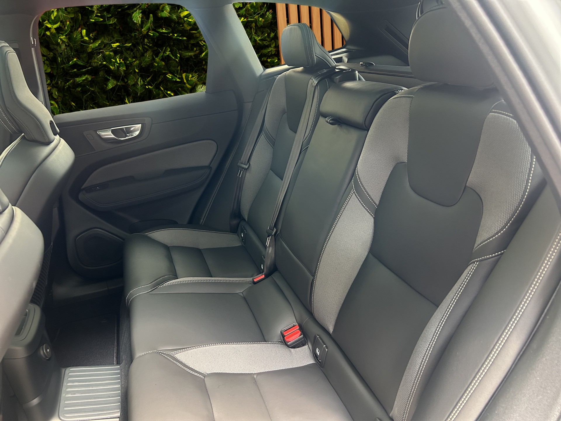 VOLVO XC60 2.0 T6 TE Black Edition eAWD-image-9