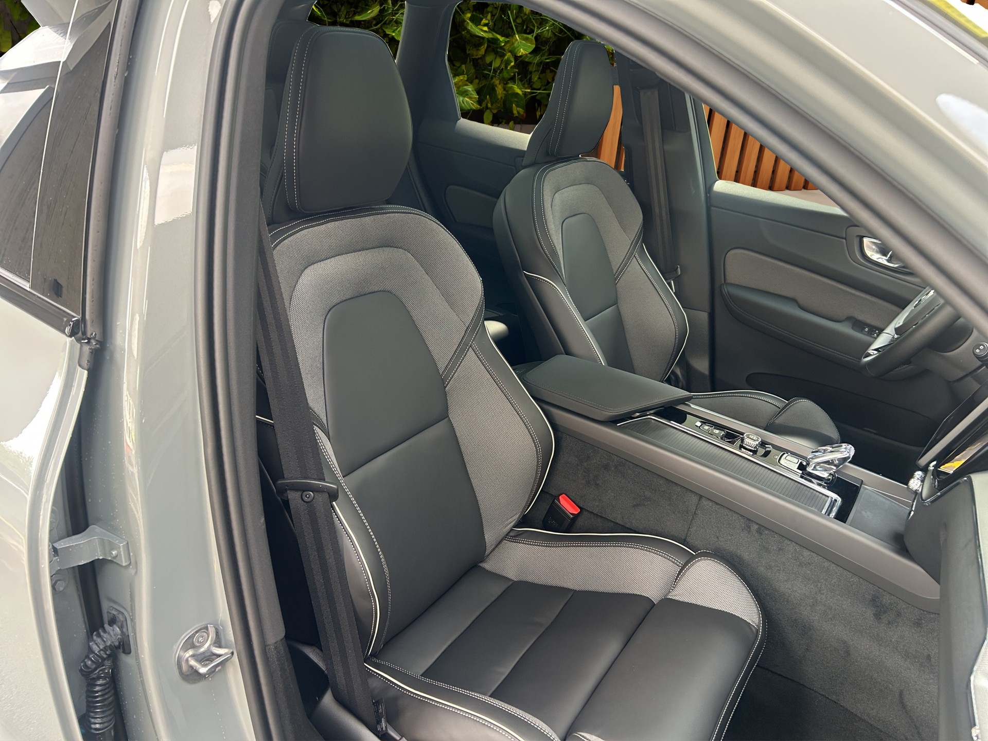 VOLVO XC60 2.0 T6 TE Black Edition eAWD-image-15