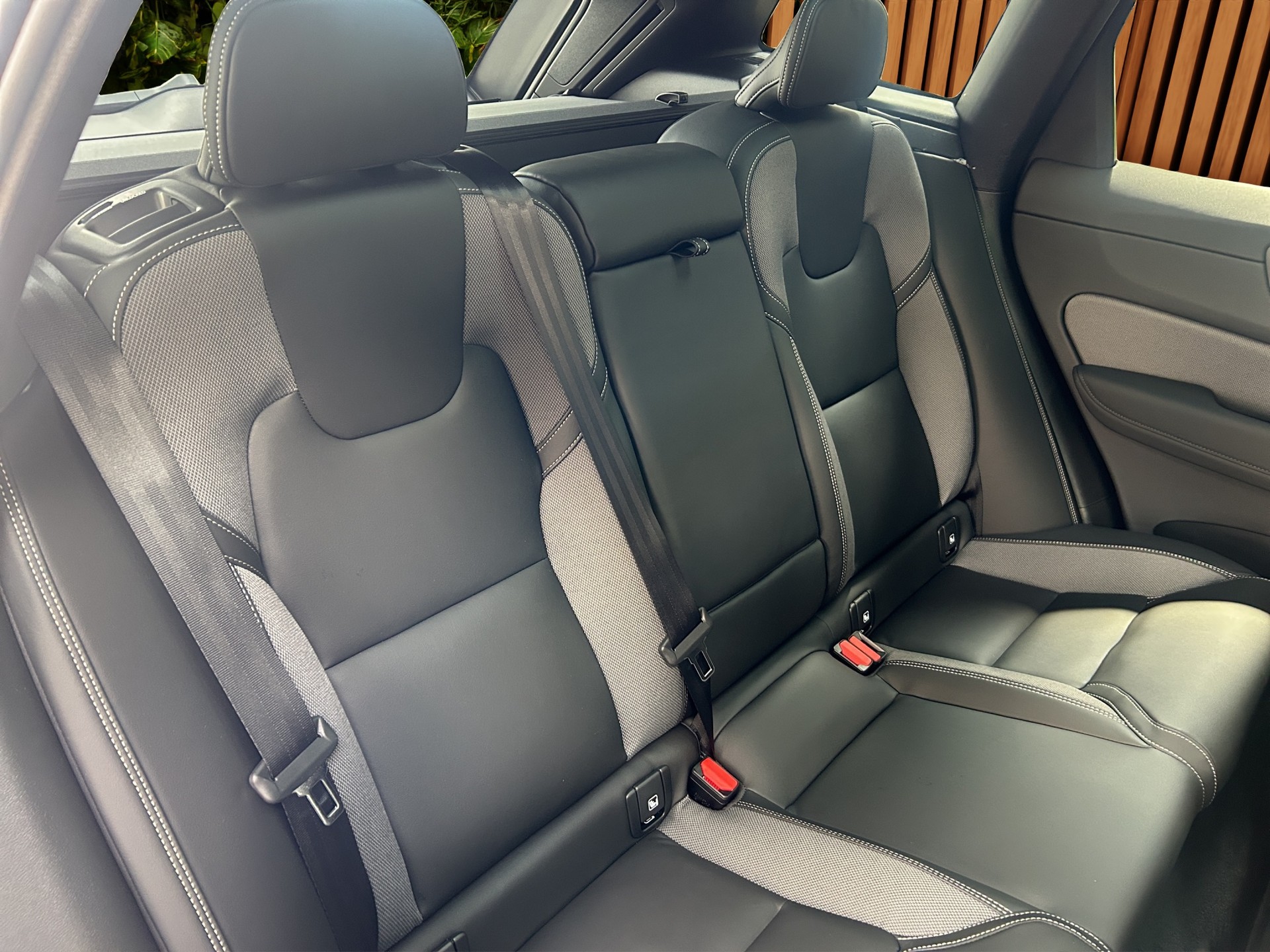 VOLVO XC60 2.0 T6 TE Black Edition eAWD-image-16
