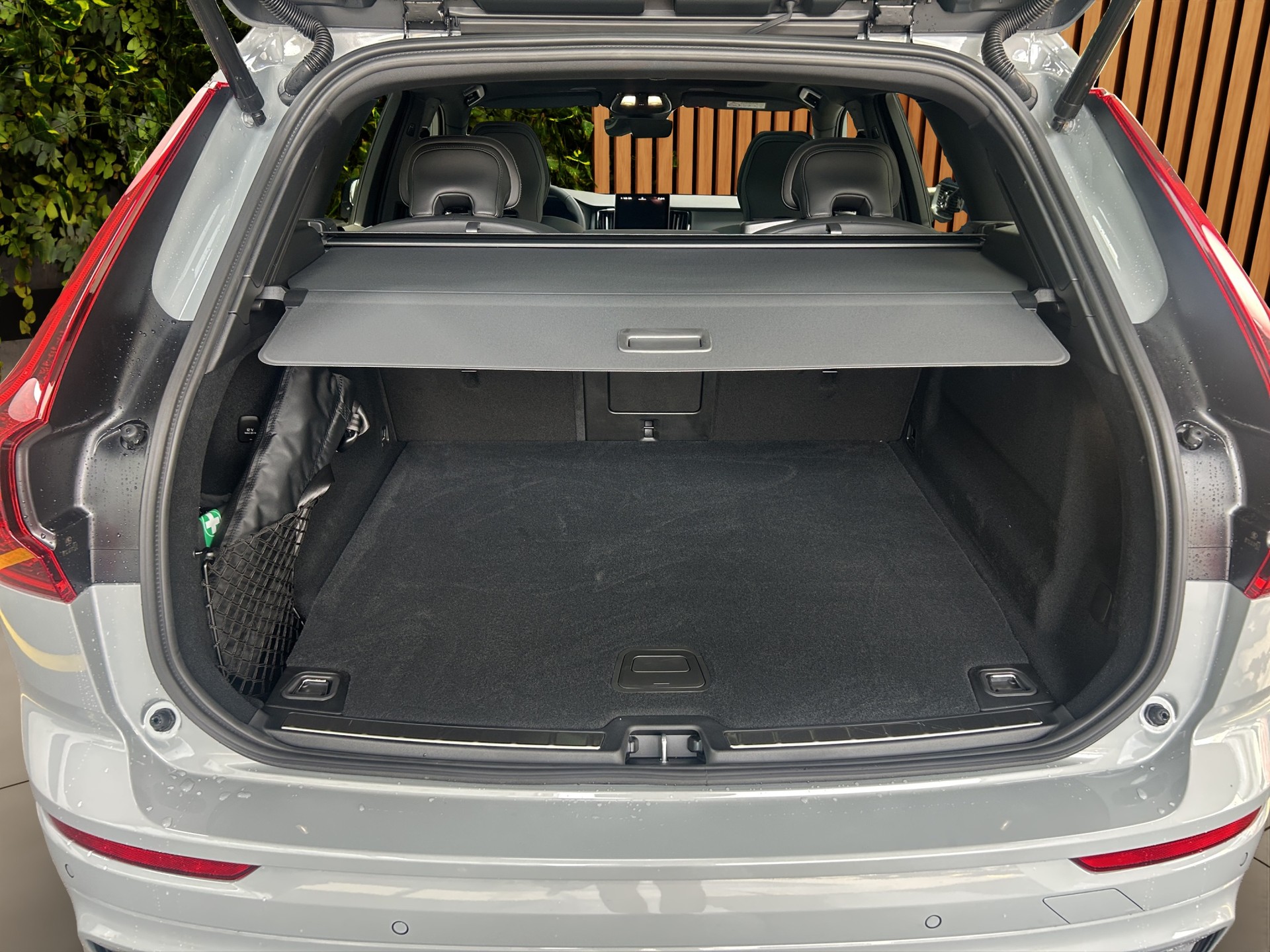 VOLVO XC60 2.0 T6 TE Black Edition eAWD-image-17