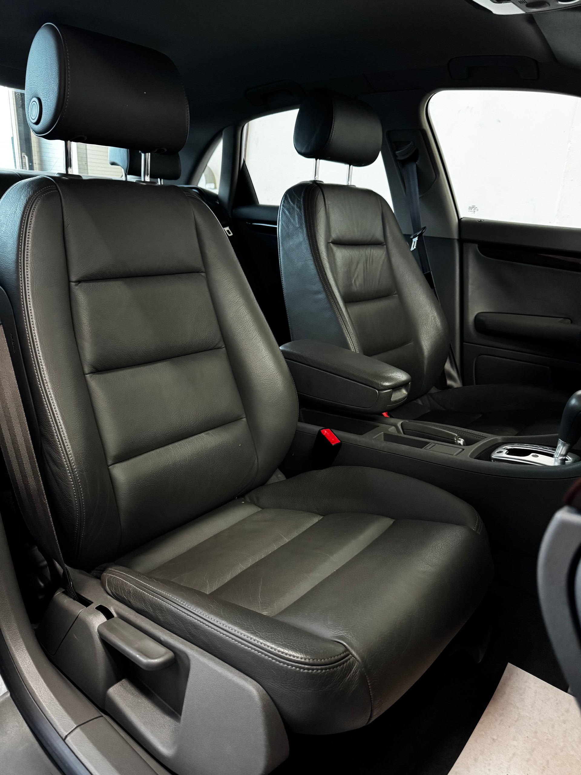 AUDI A4 3.0 V6 quattro-image-18