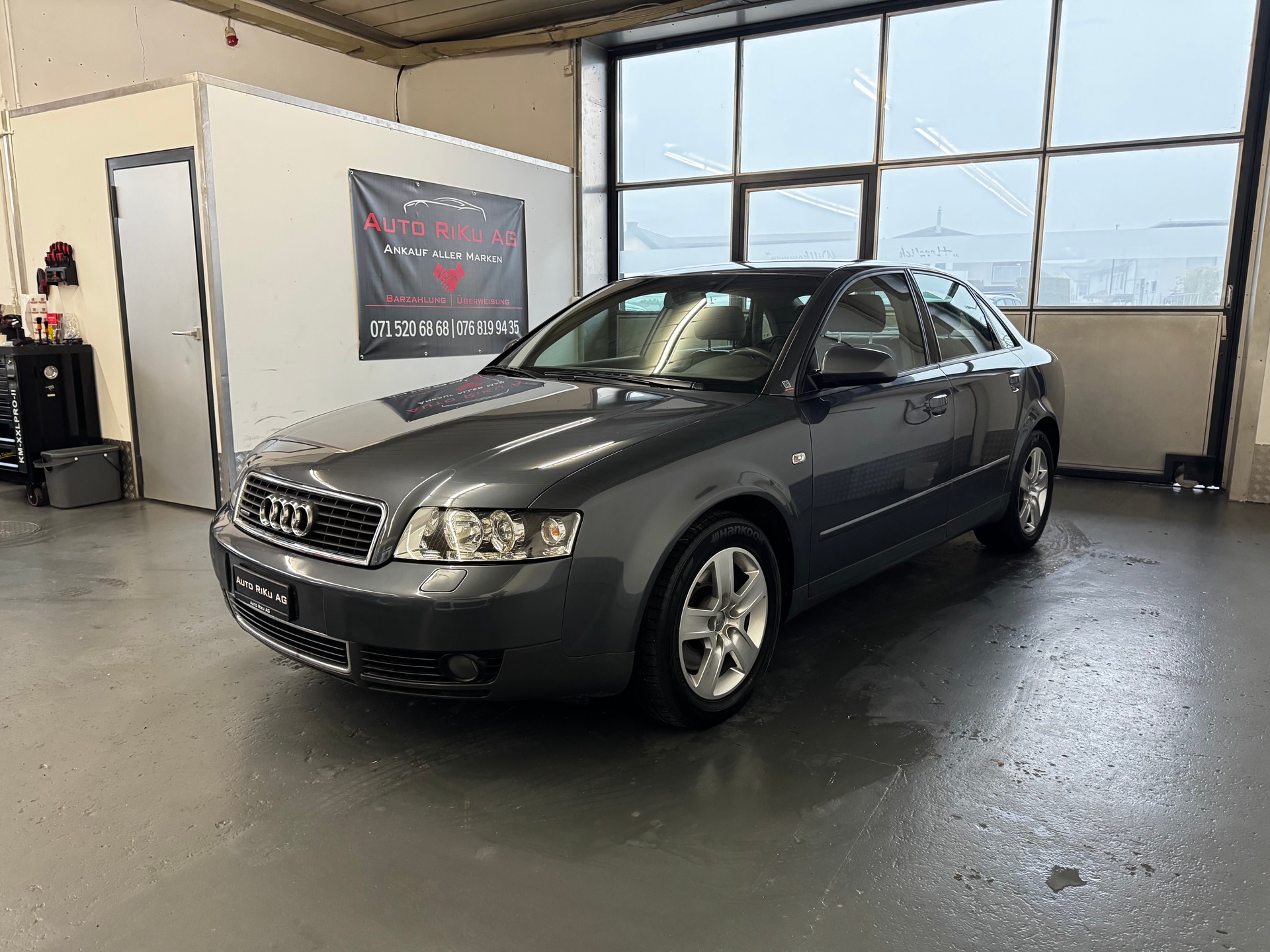 AUDI A4 3.0 V6 quattro-image-5