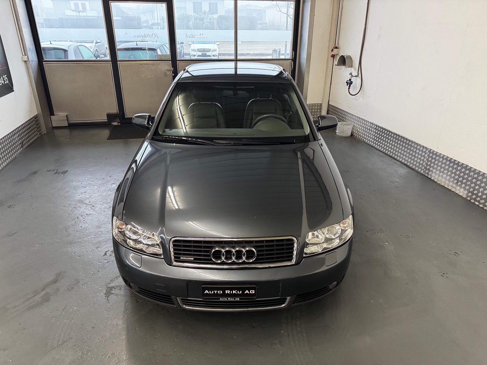 AUDI A4 3.0 V6 quattro-image-2
