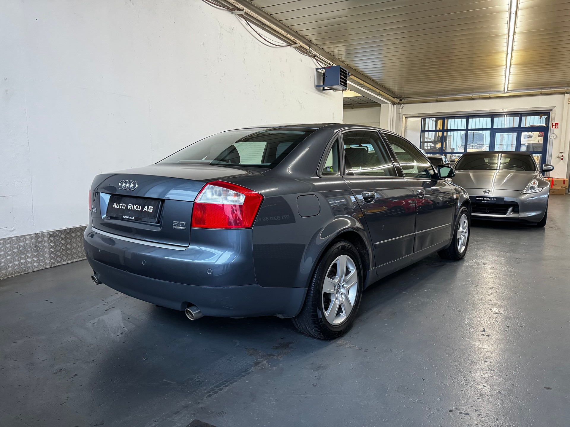 AUDI A4 3.0 V6 quattro-image-8