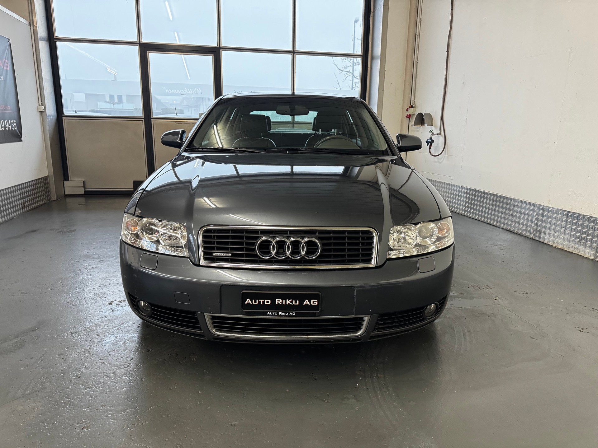 AUDI A4 3.0 V6 quattro-image-4