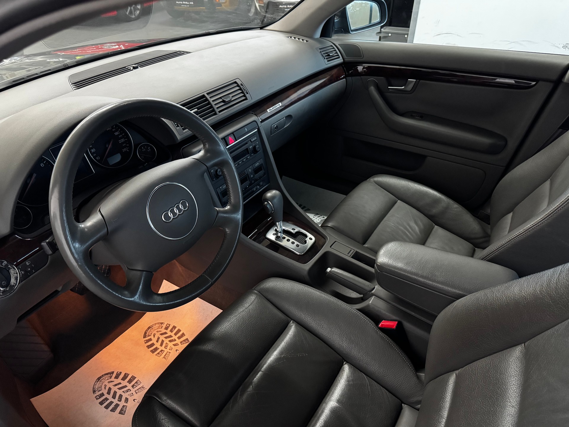 AUDI A4 3.0 V6 quattro-image-12
