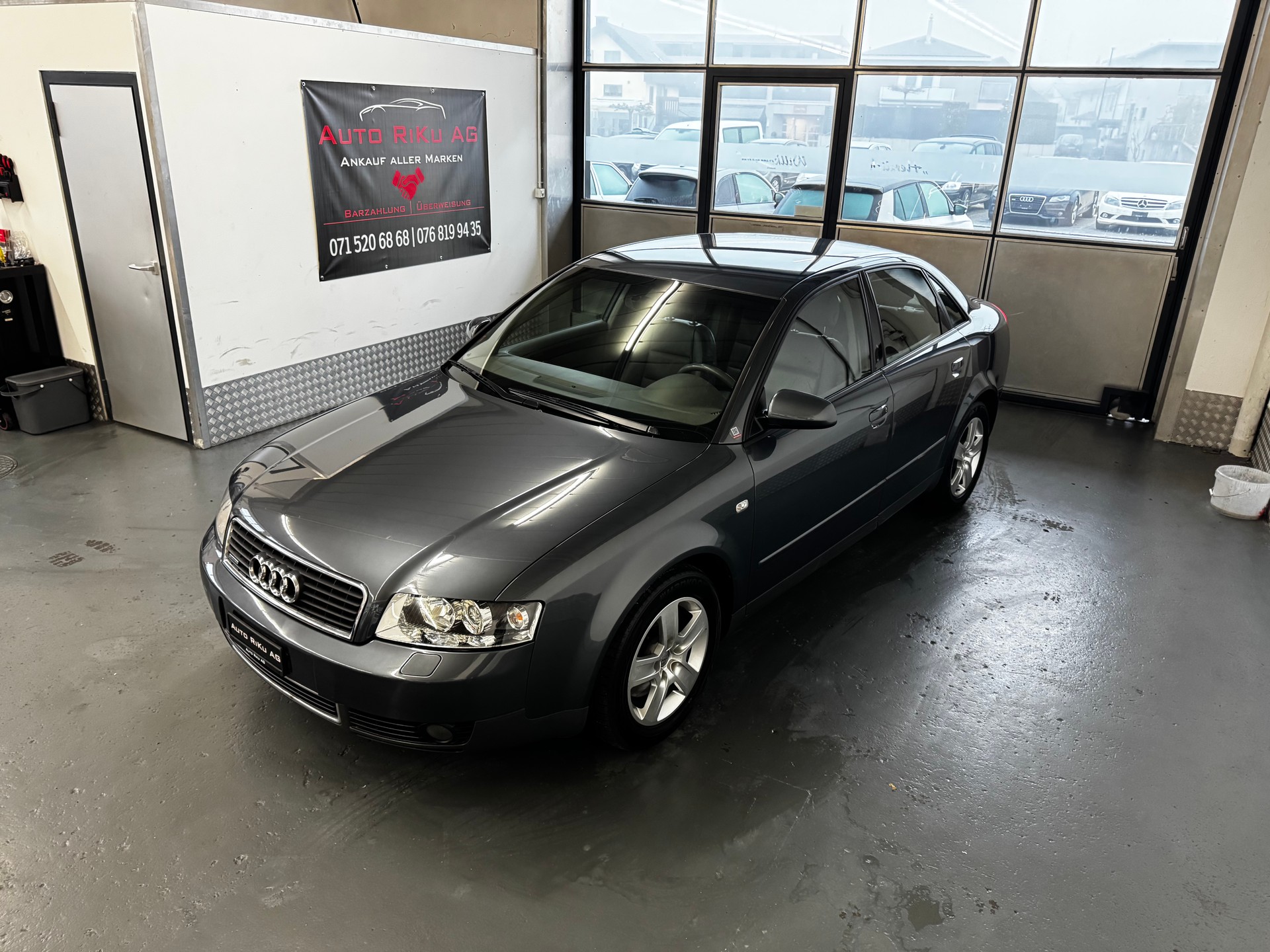 AUDI A4 3.0 V6 quattro-image-3