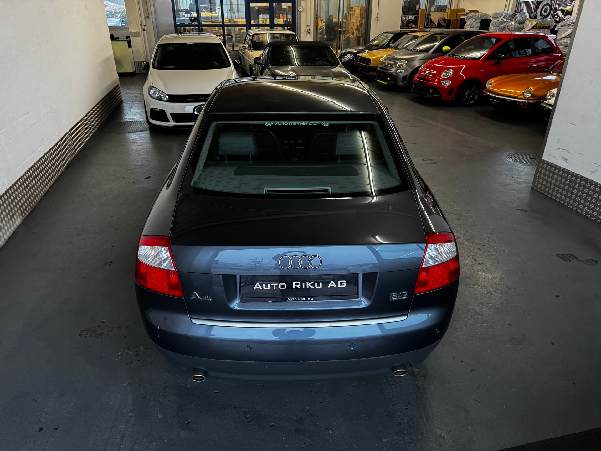 AUDI A4 3.0 V6 quattro-image-9