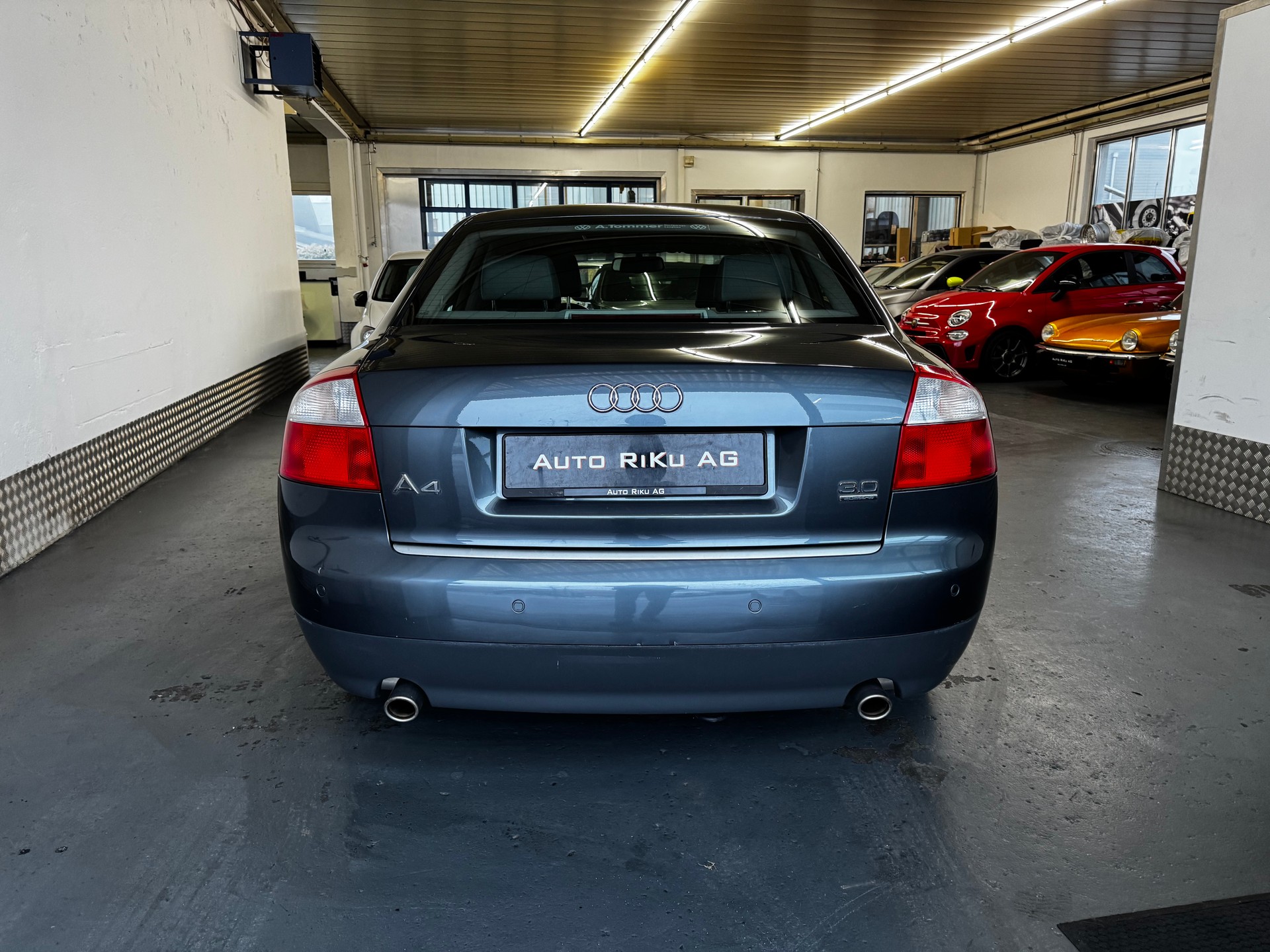AUDI A4 3.0 V6 quattro-image-10