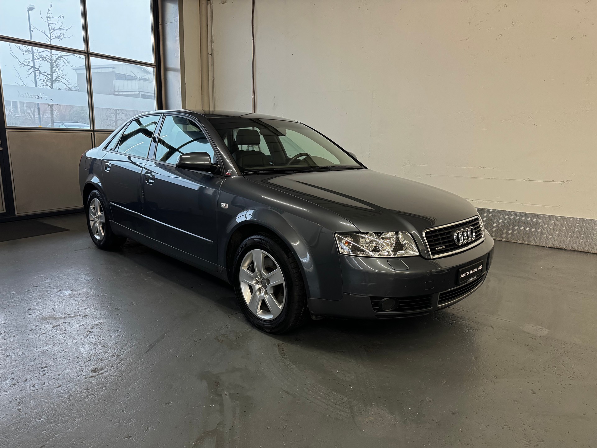 AUDI A4 3.0 V6 quattro-image-1