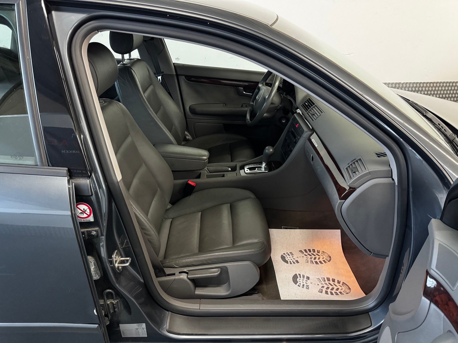AUDI A4 3.0 V6 quattro-image-17
