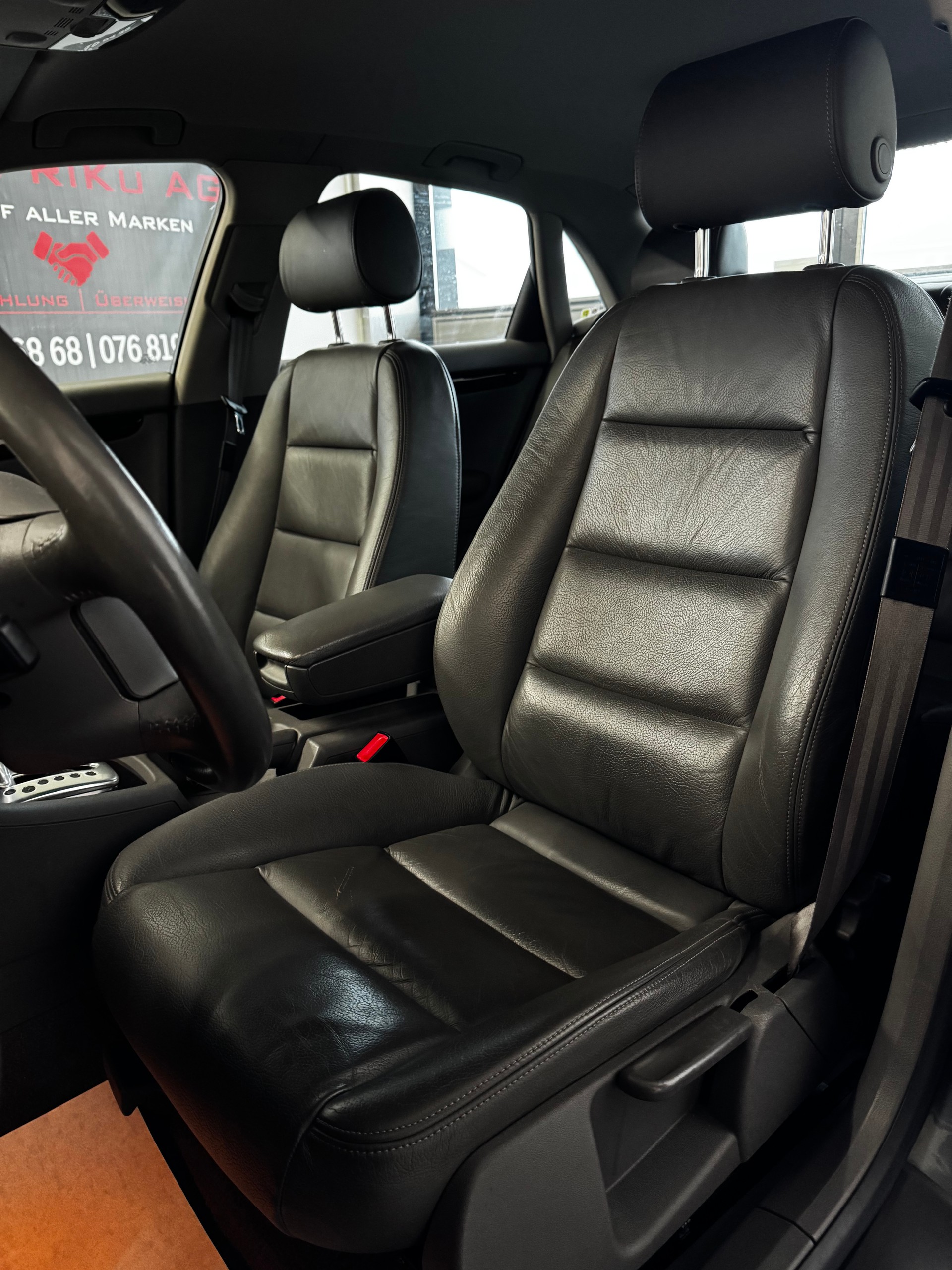 AUDI A4 3.0 V6 quattro-image-13