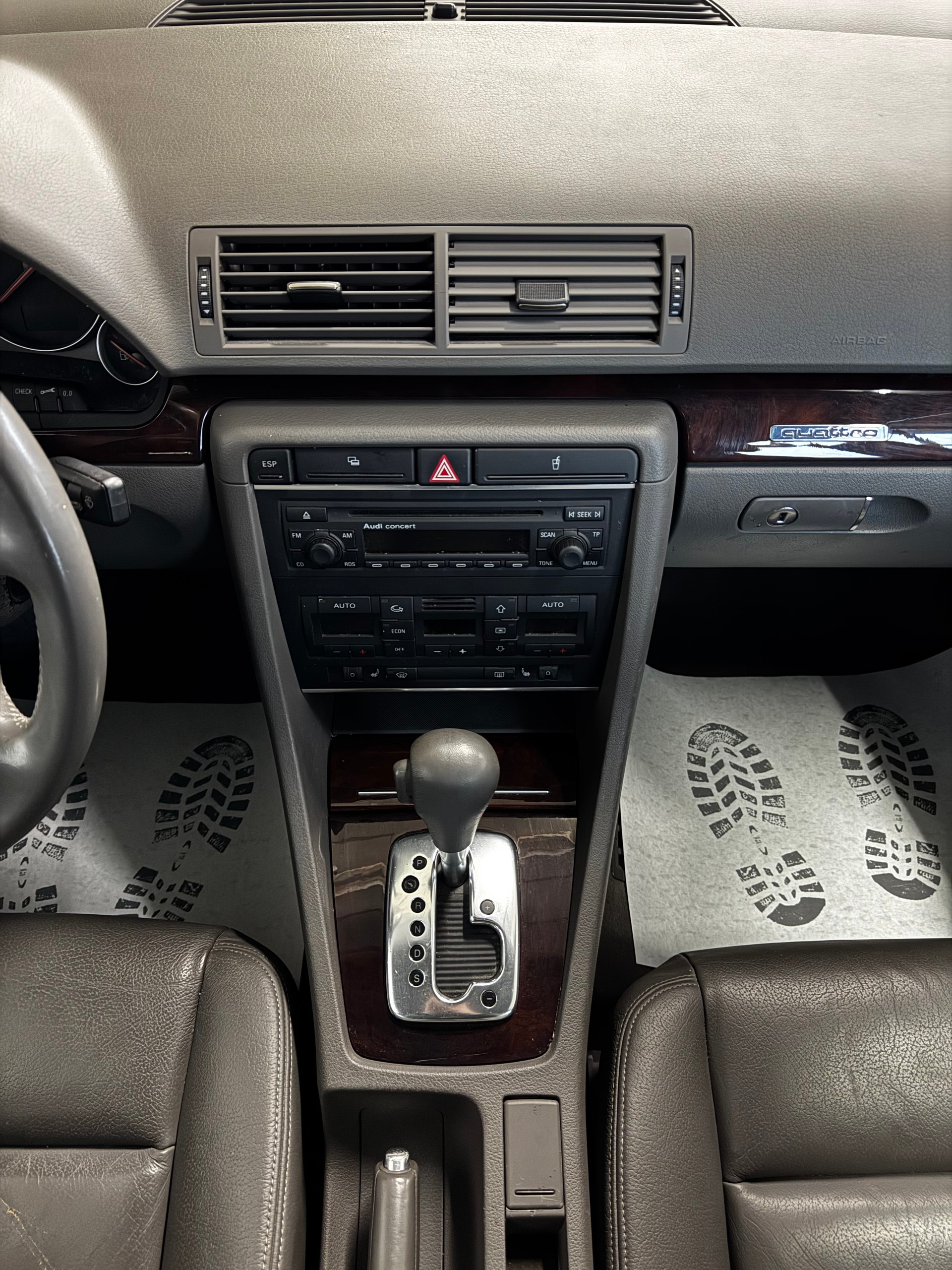 AUDI A4 3.0 V6 quattro-image-15