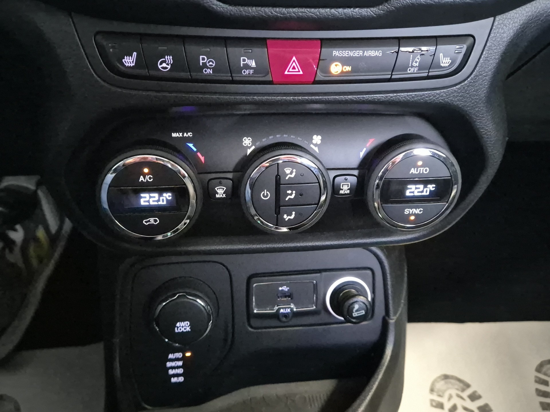 JEEP Renegade 1.4 Turbo Limited AWD-image-28