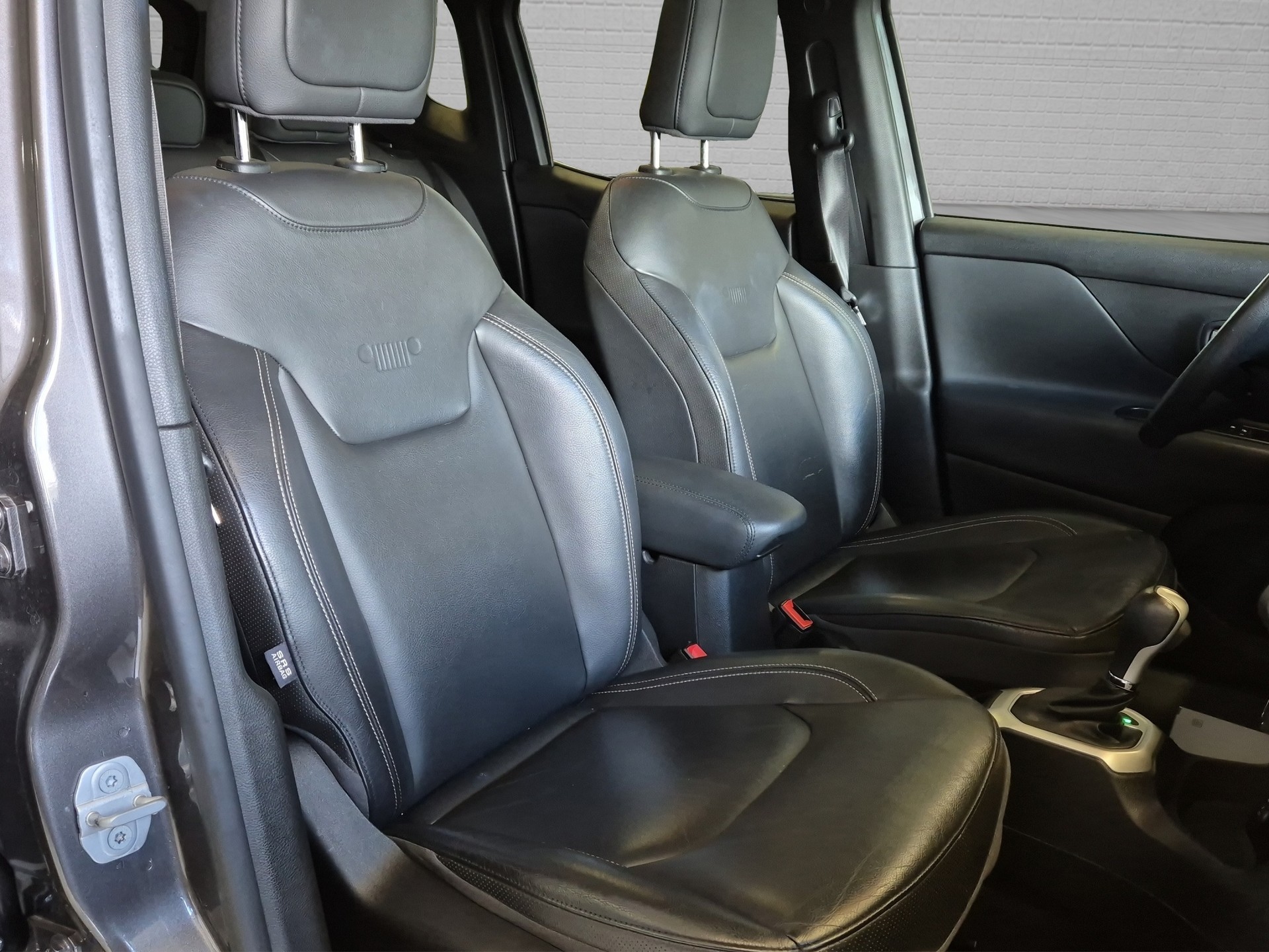 JEEP Renegade 1.4 Turbo Limited AWD-image-18