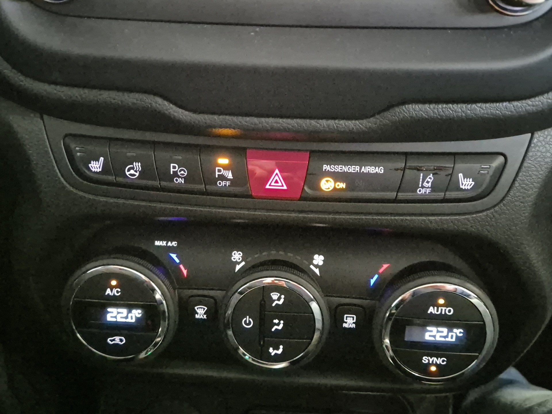 JEEP Renegade 1.4 Turbo Limited AWD-image-26
