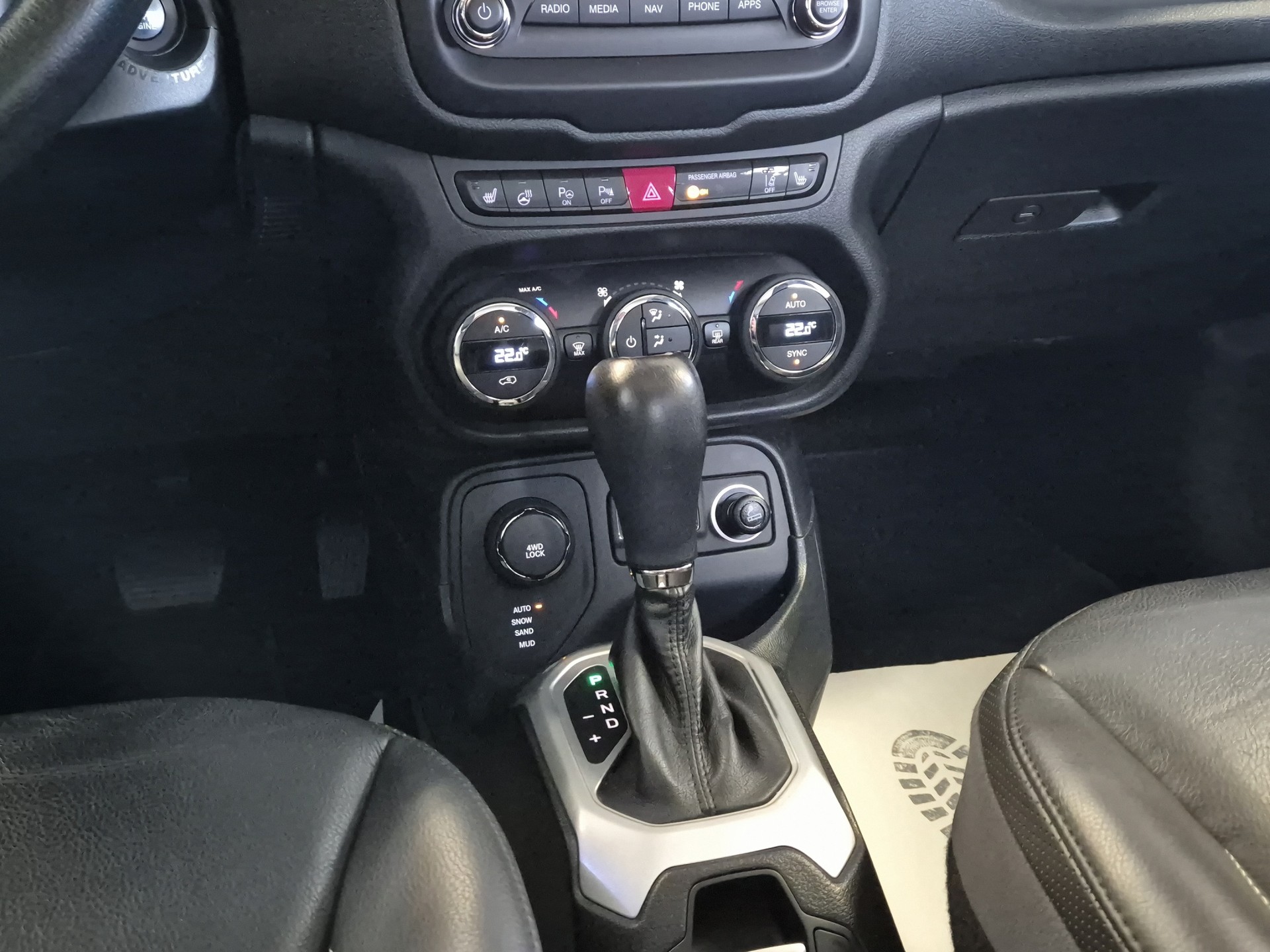 JEEP Renegade 1.4 Turbo Limited AWD-image-22