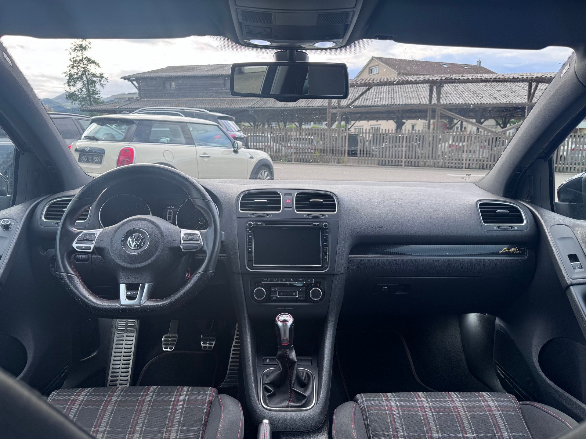 VW Golf 2.0 TSI GTI Edition 35-image-8