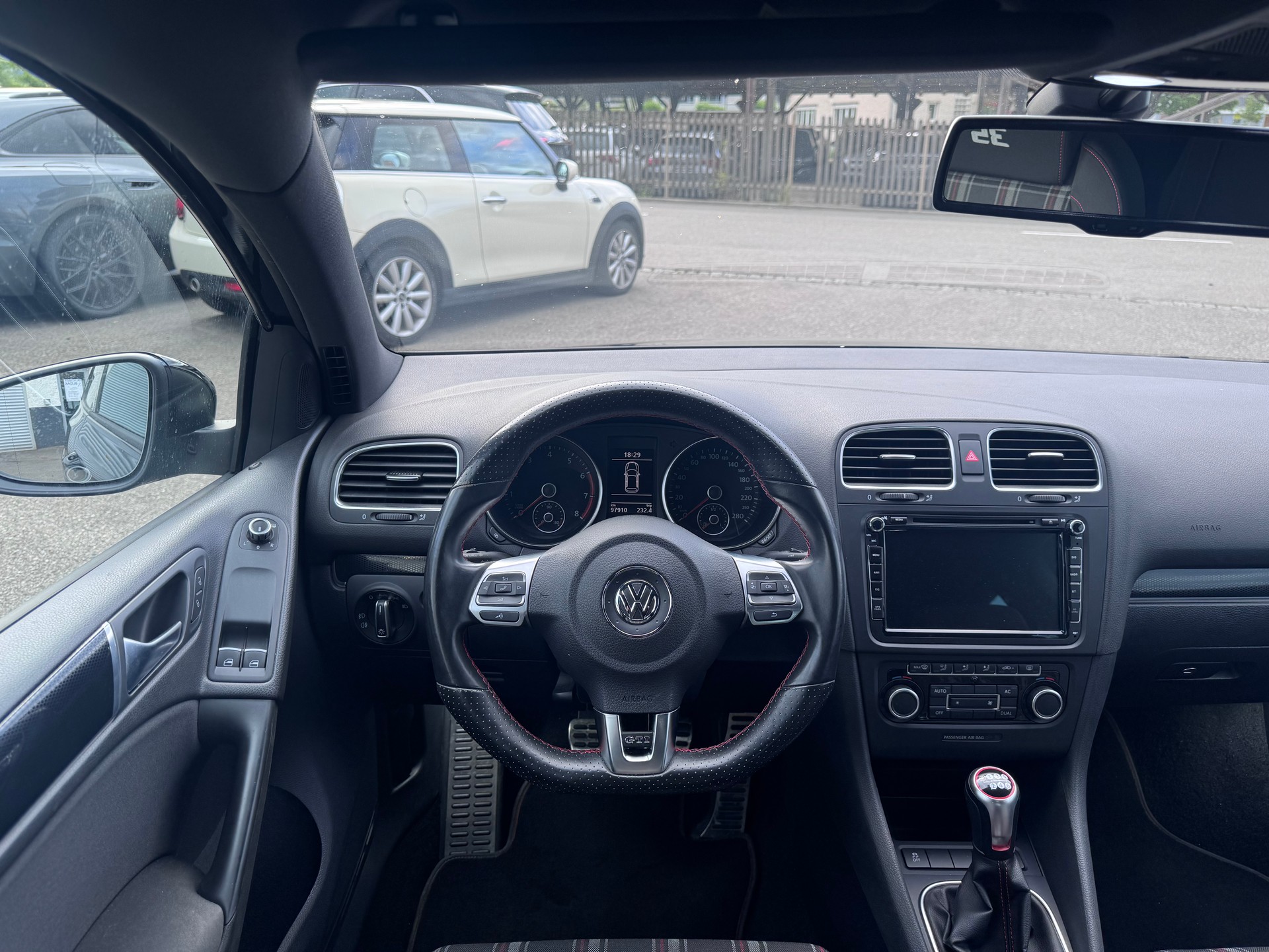 VW Golf 2.0 TSI GTI Edition 35-image-7