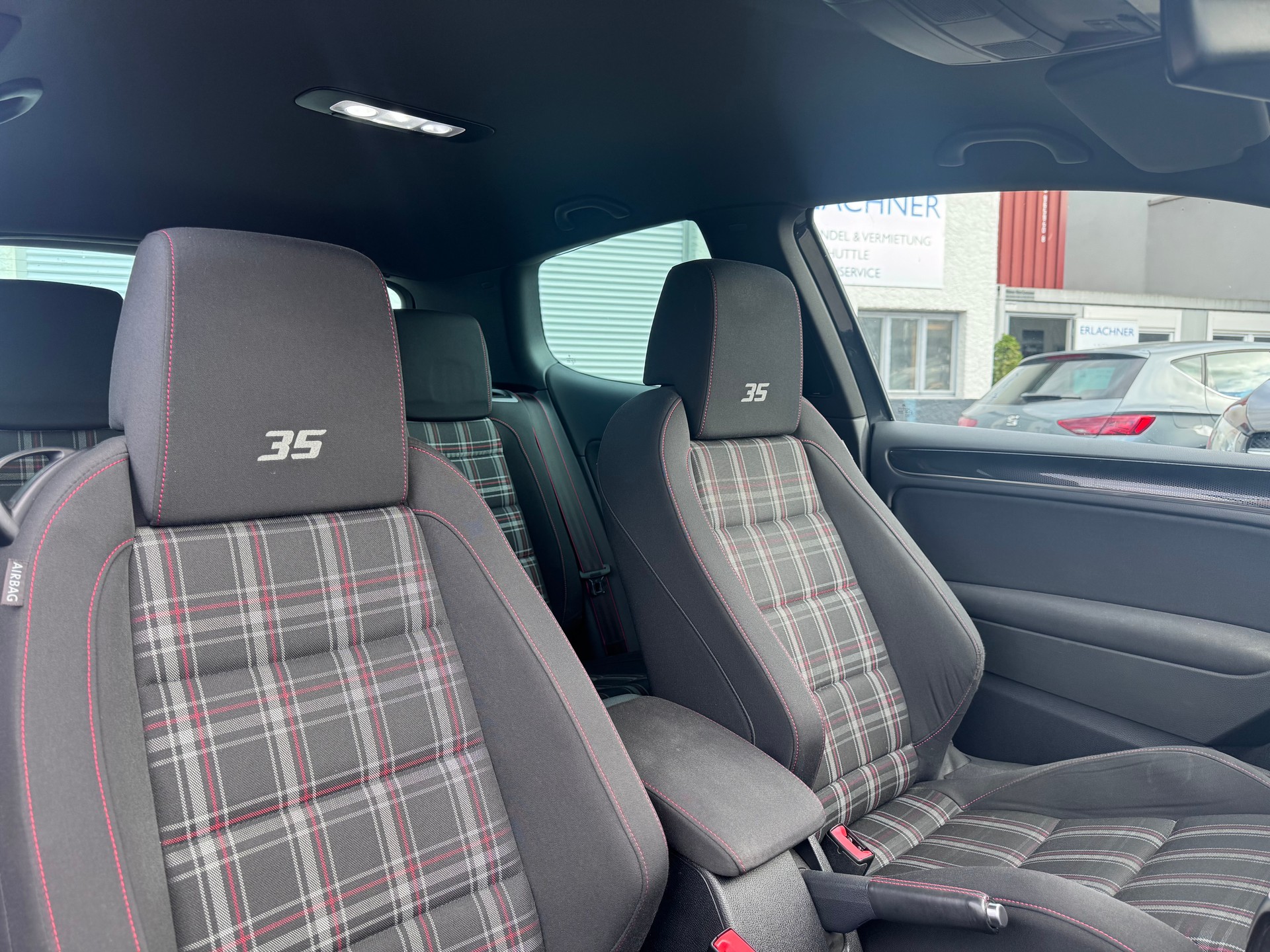 VW Golf 2.0 TSI GTI Edition 35-image-12