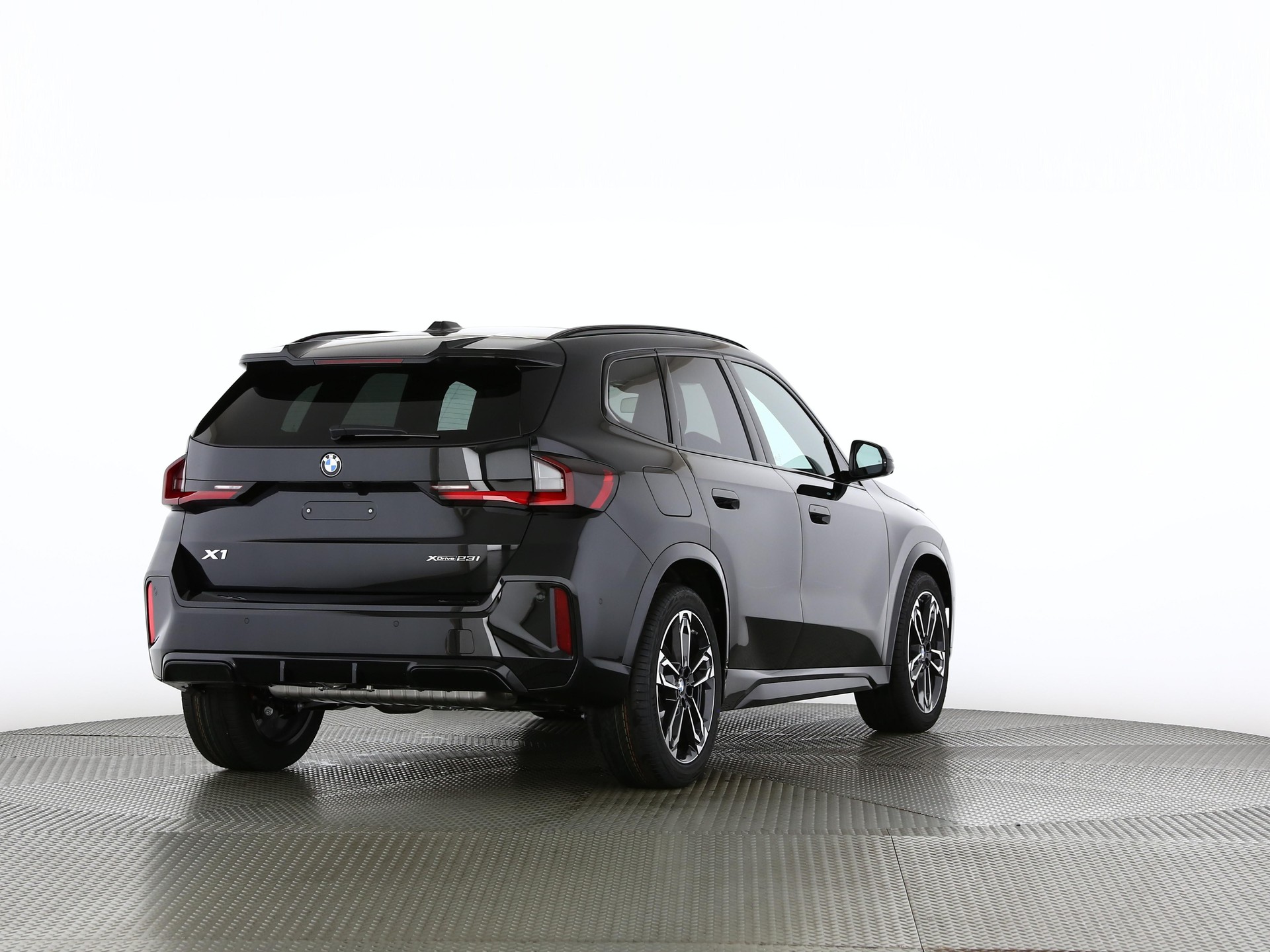 BMW X1 23i xDrive paddles-image-1