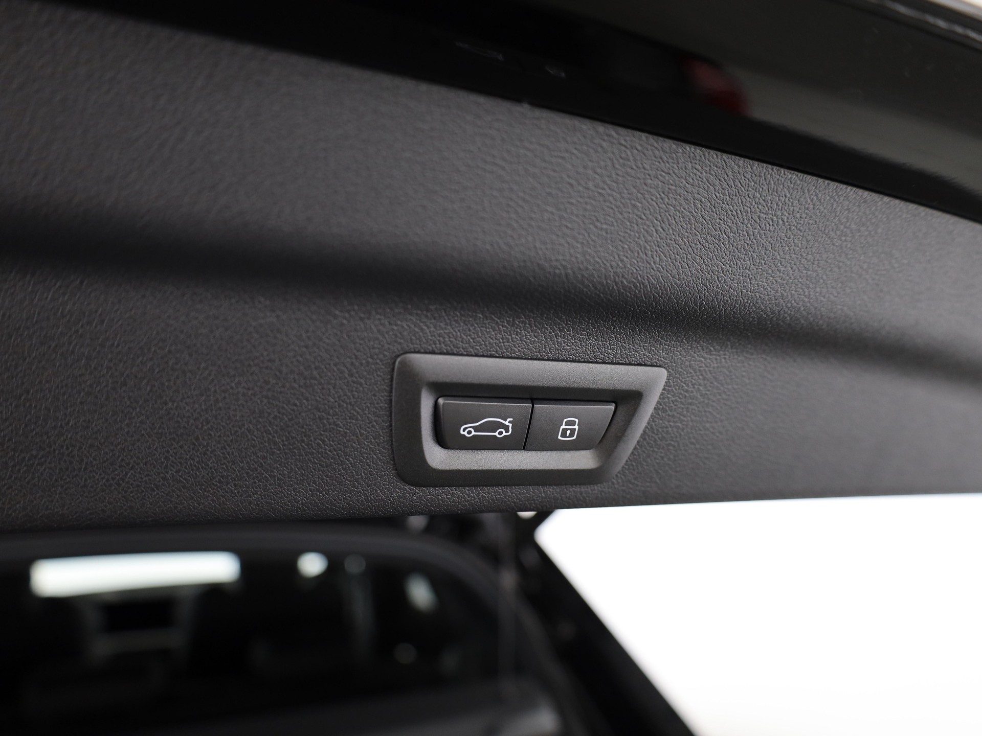 BMW X1 23i xDrive paddles-image-8