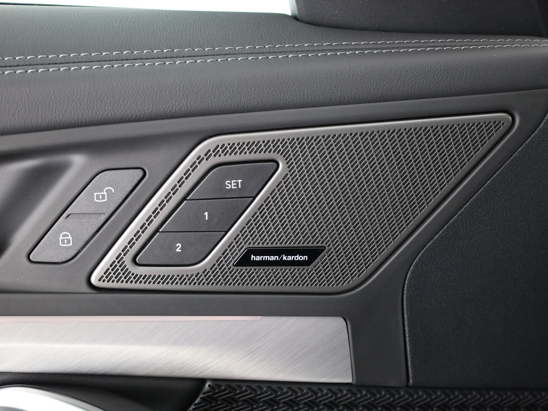 BMW X1 23i xDrive paddles-image-10