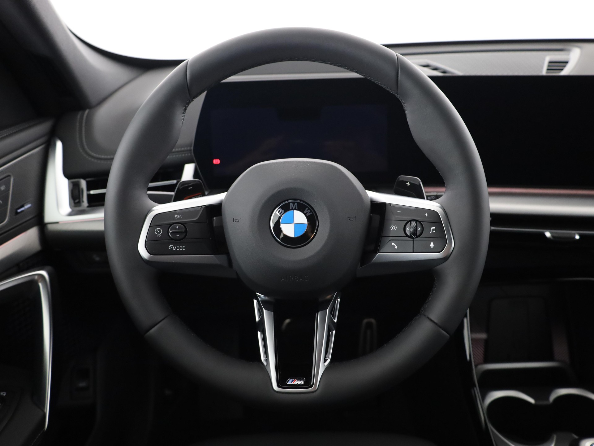 BMW X1 23i xDrive paddles-image-17