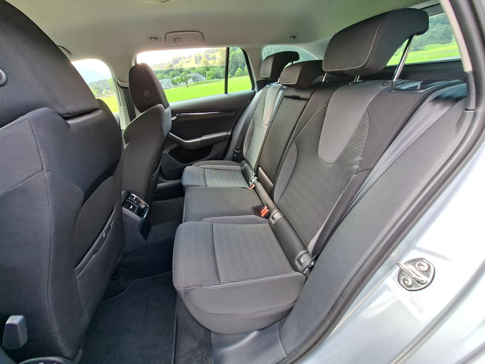 SKODA Octavia Combi 2.0 TDI DSG Ambition *frisch ab MFK*-image-13