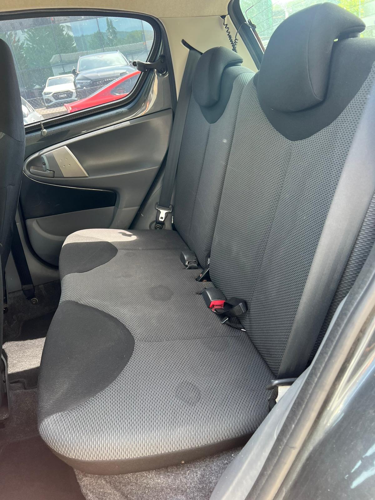 TOYOTA Aygo 1.0 Linea Terra-image-10