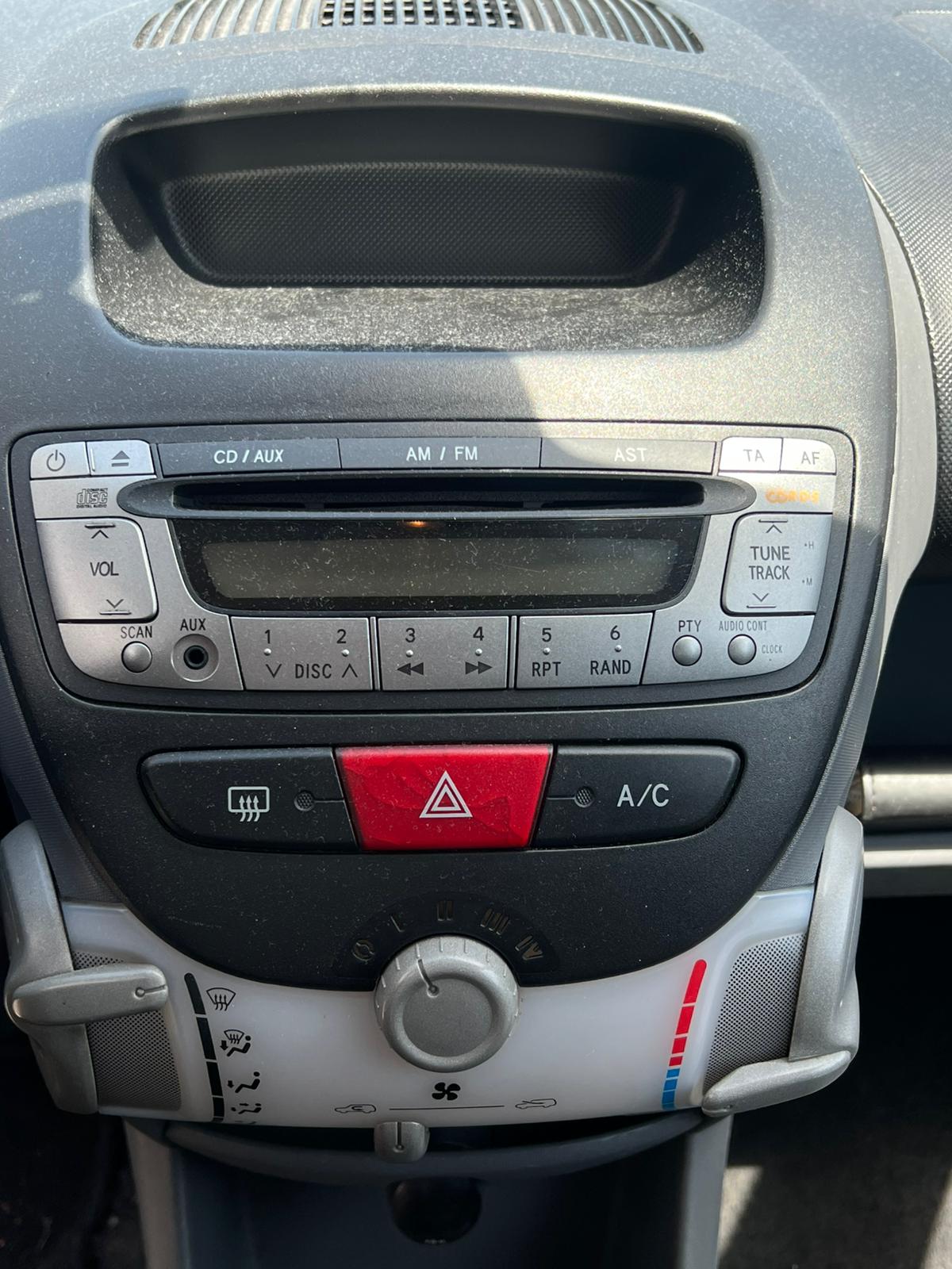 TOYOTA Aygo 1.0 Linea Terra-image-7
