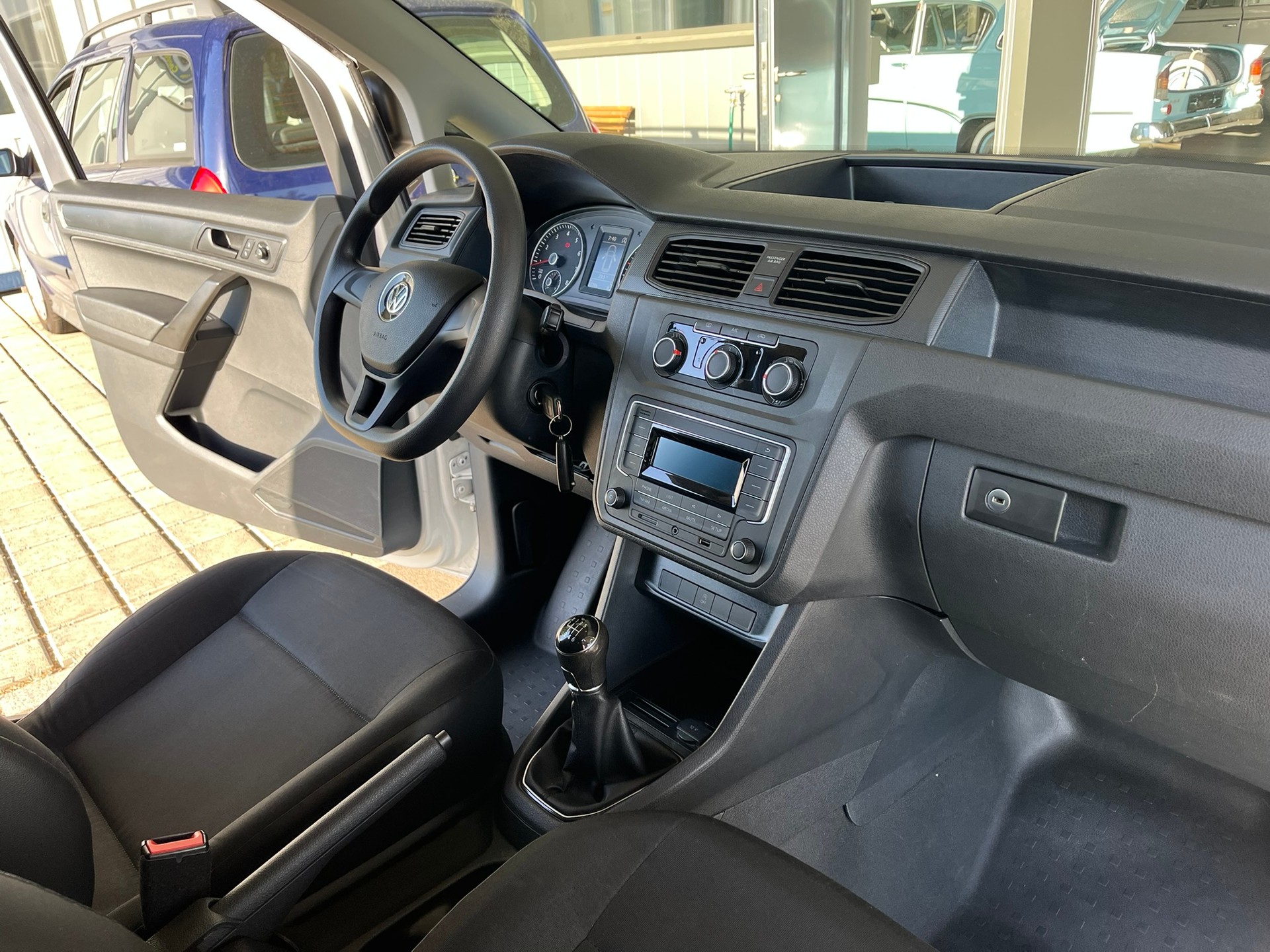 VW Caddy 1.4TGI BlueMotion Technology-image-9