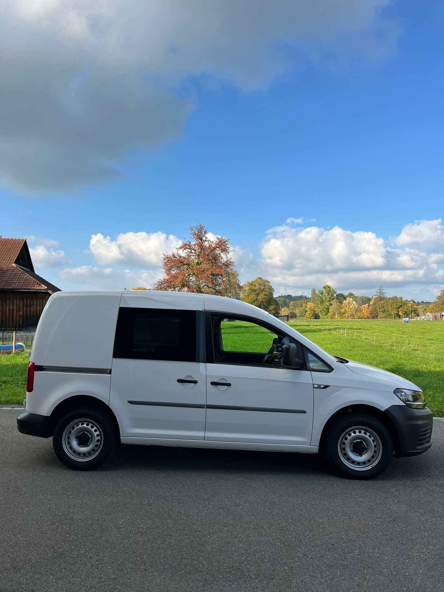 VW Caddy 1.4TGI BlueMotion Technology-image-1