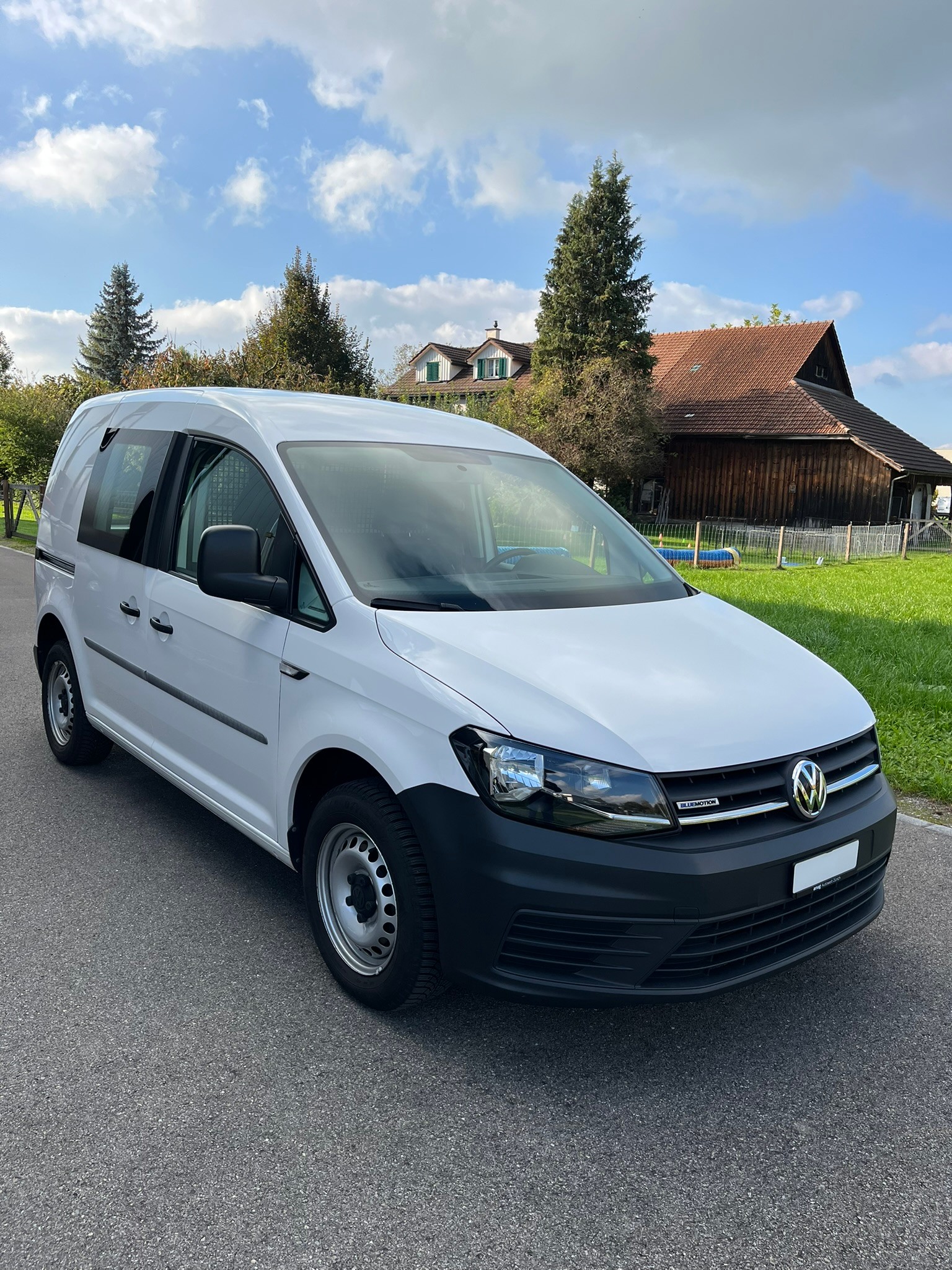 VW Caddy 1.4TGI BlueMotion Technology-image-0