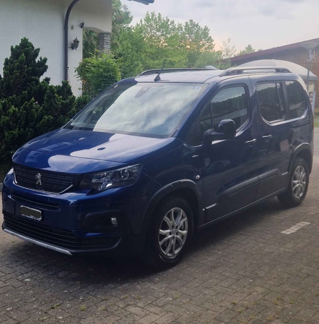 PEUGEOT 1.2 PureTech 130 GT Line-image-0