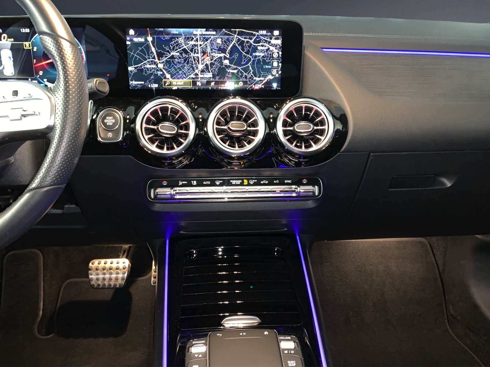 MERCEDES-BENZ GLA 250 AMG Line 4Matic-image-9