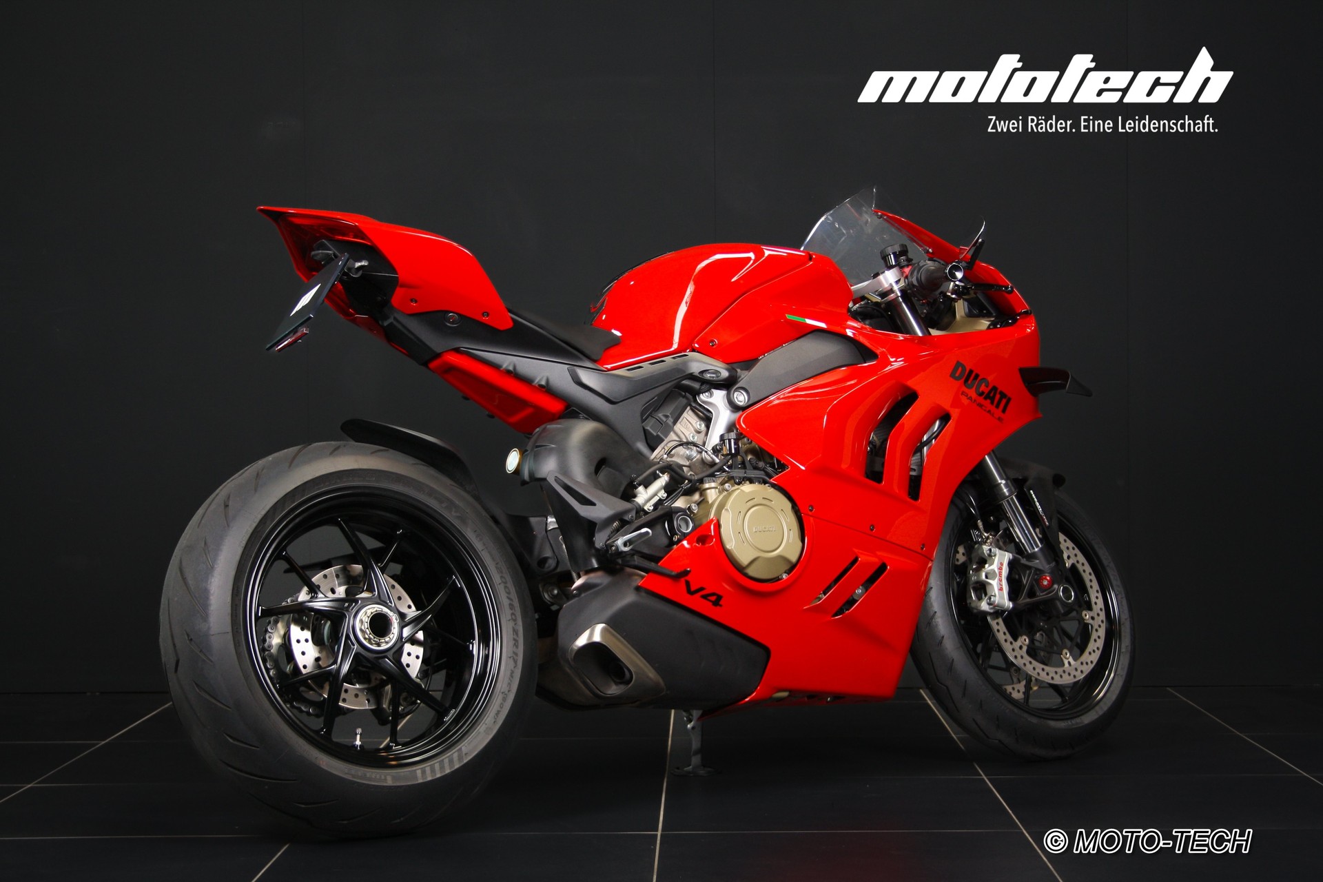 DUCATI Panigale V4-showroom-element-2