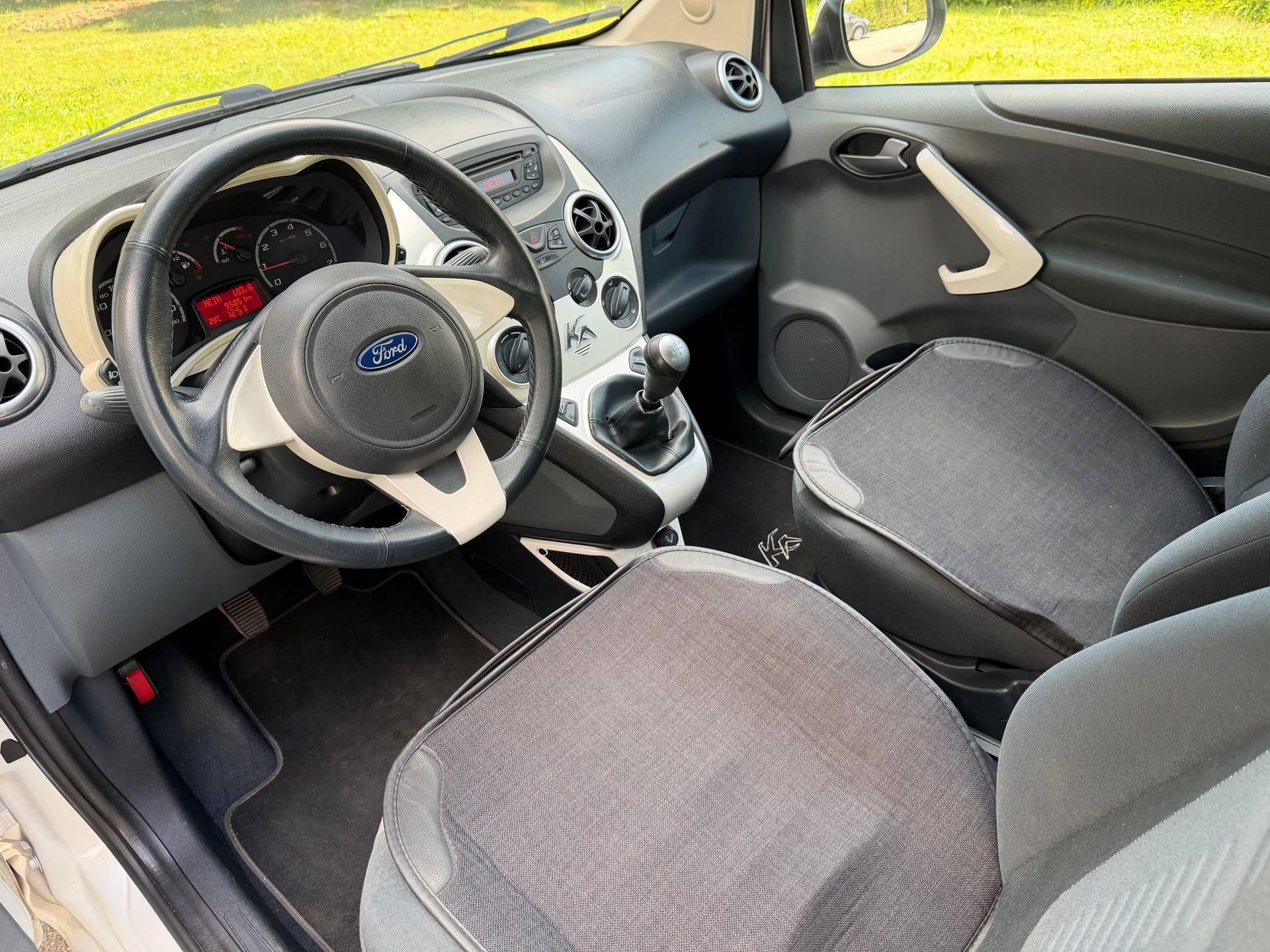 FORD KA 1.25 Titanium-image-9