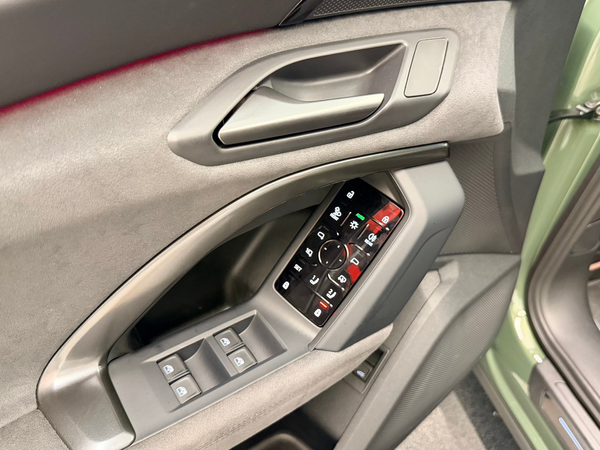 AUDI SQ5 TFSI quattro S-tronic-image-14