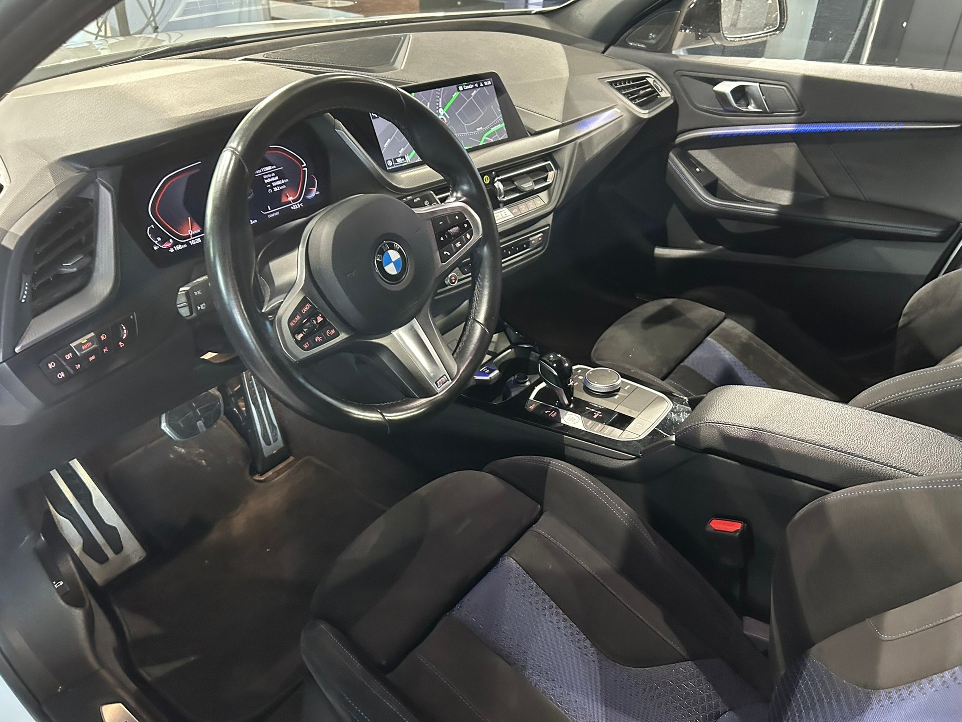 BMW 120i Pure M Sport Steptronic-image-24
