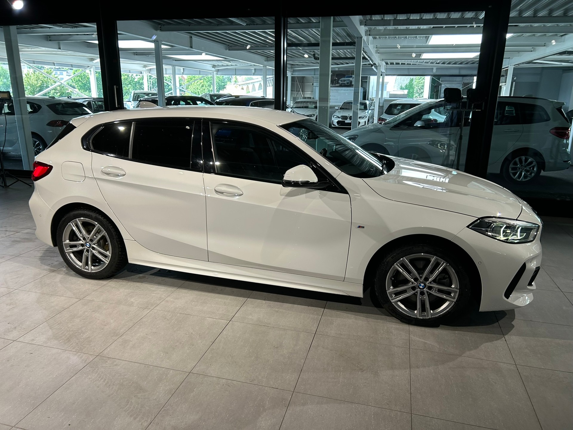 BMW 120i Pure M Sport Steptronic-image-8