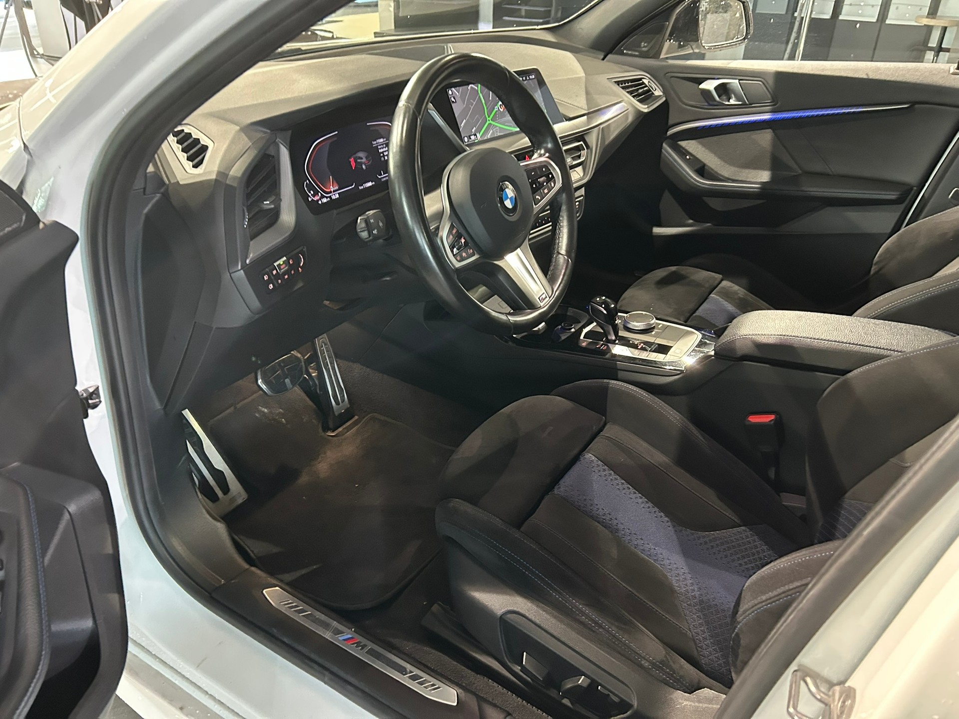 BMW 120i Pure M Sport Steptronic-image-25