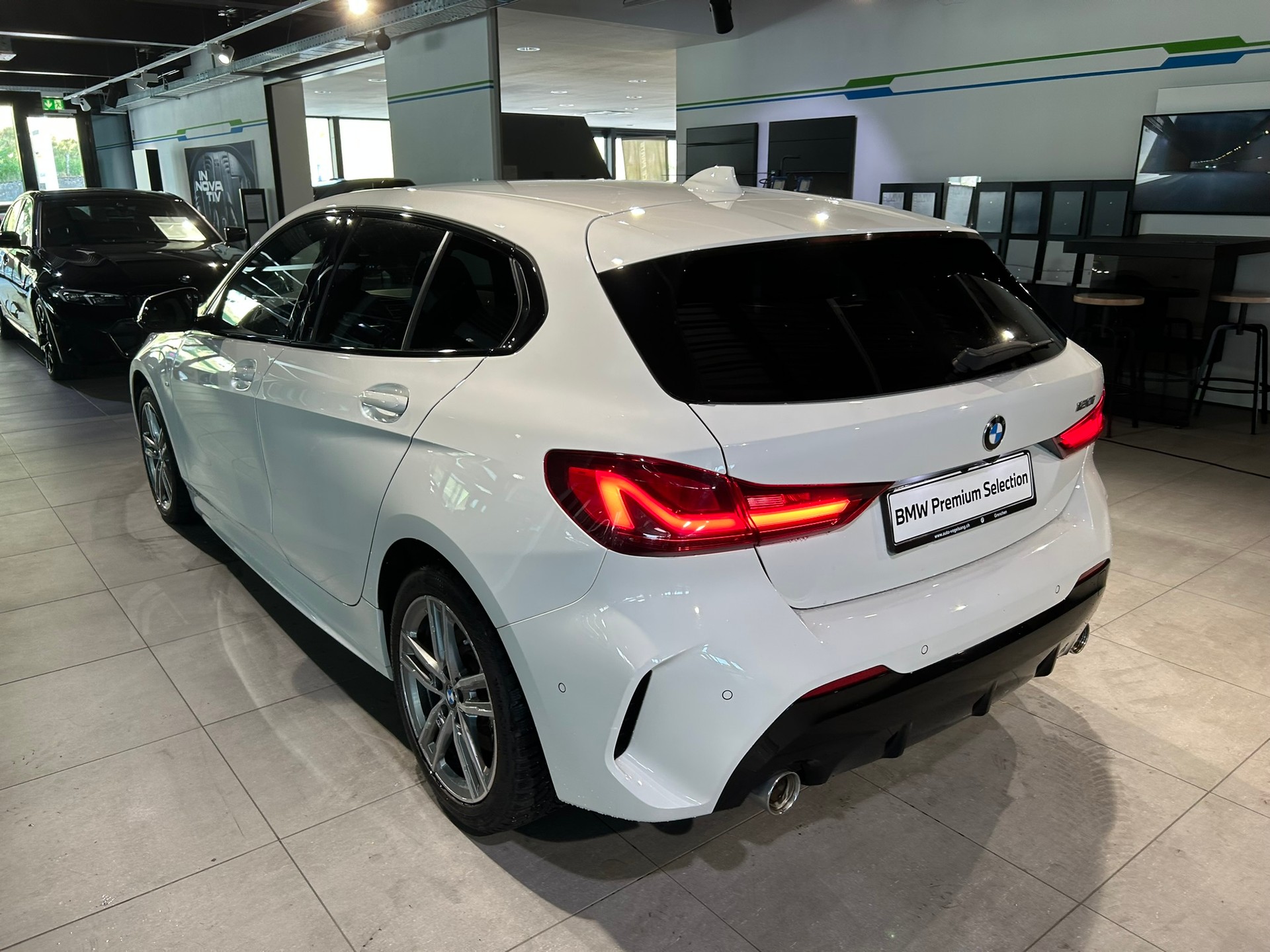 BMW 120i Pure M Sport Steptronic-image-10