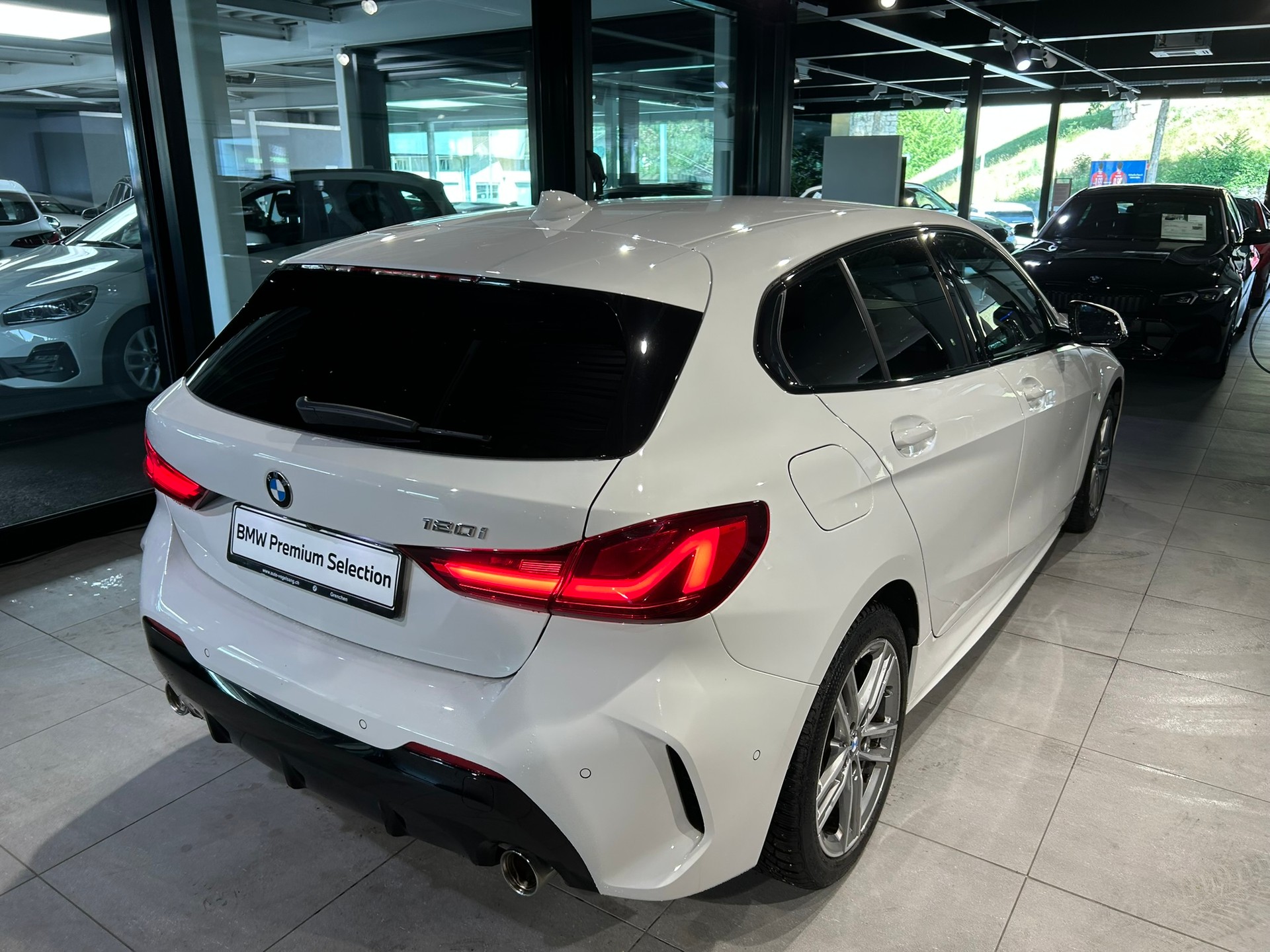BMW 120i Pure M Sport Steptronic-image-14